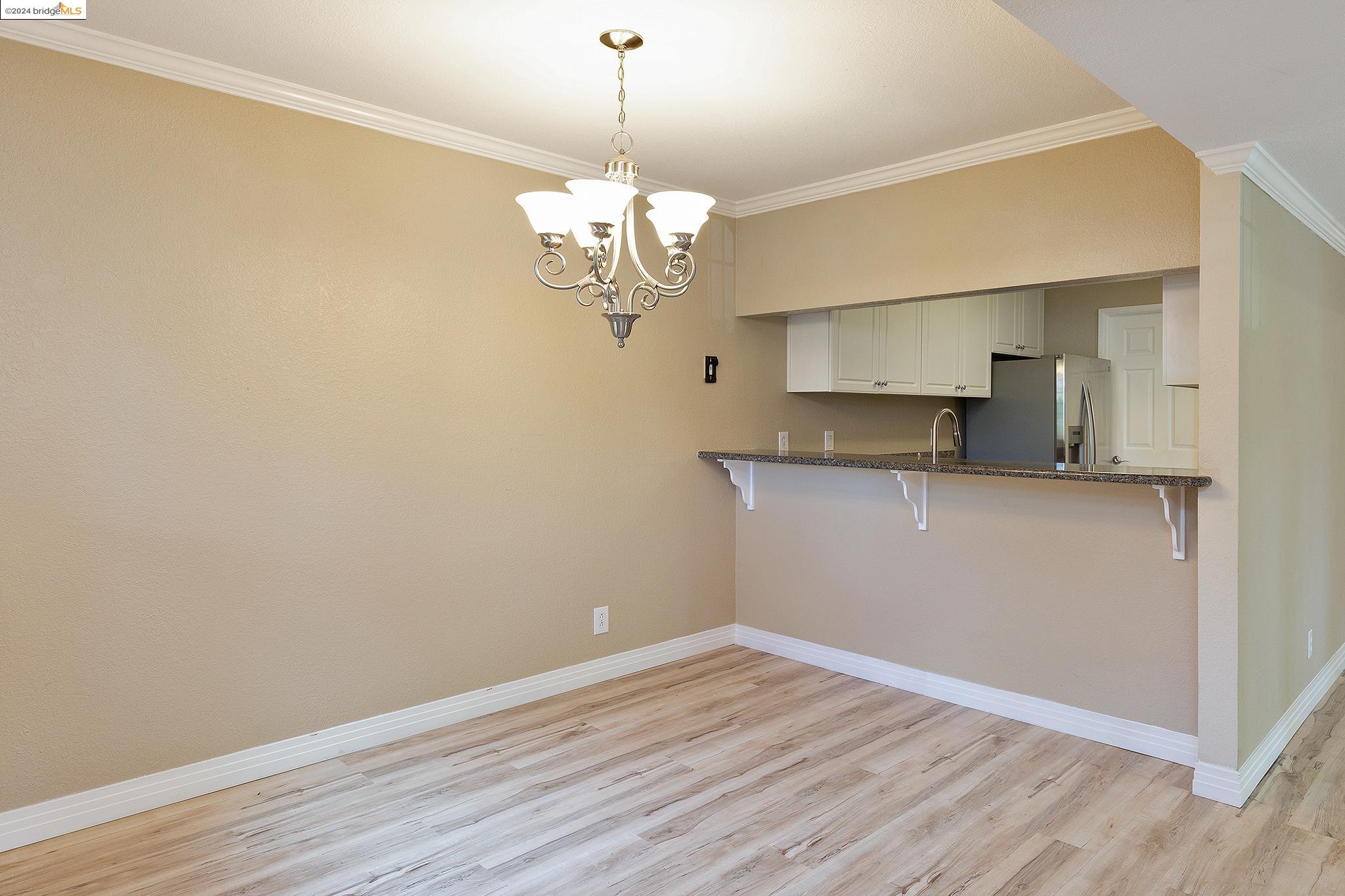 Detail Gallery Image 8 of 30 For 615 Canyon Oaks Dr #C,  Oakland,  CA 94605 - 2 Beds | 2 Baths