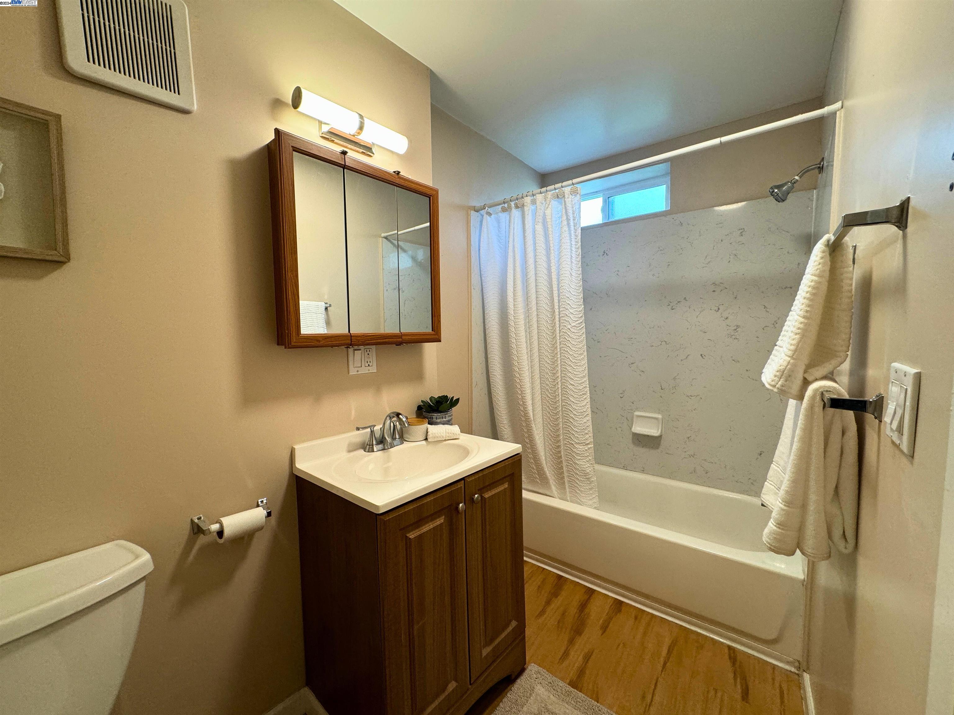 Detail Gallery Image 11 of 19 For 494 48th St, Oakland,  CA 94609 - – Beds | – Baths
