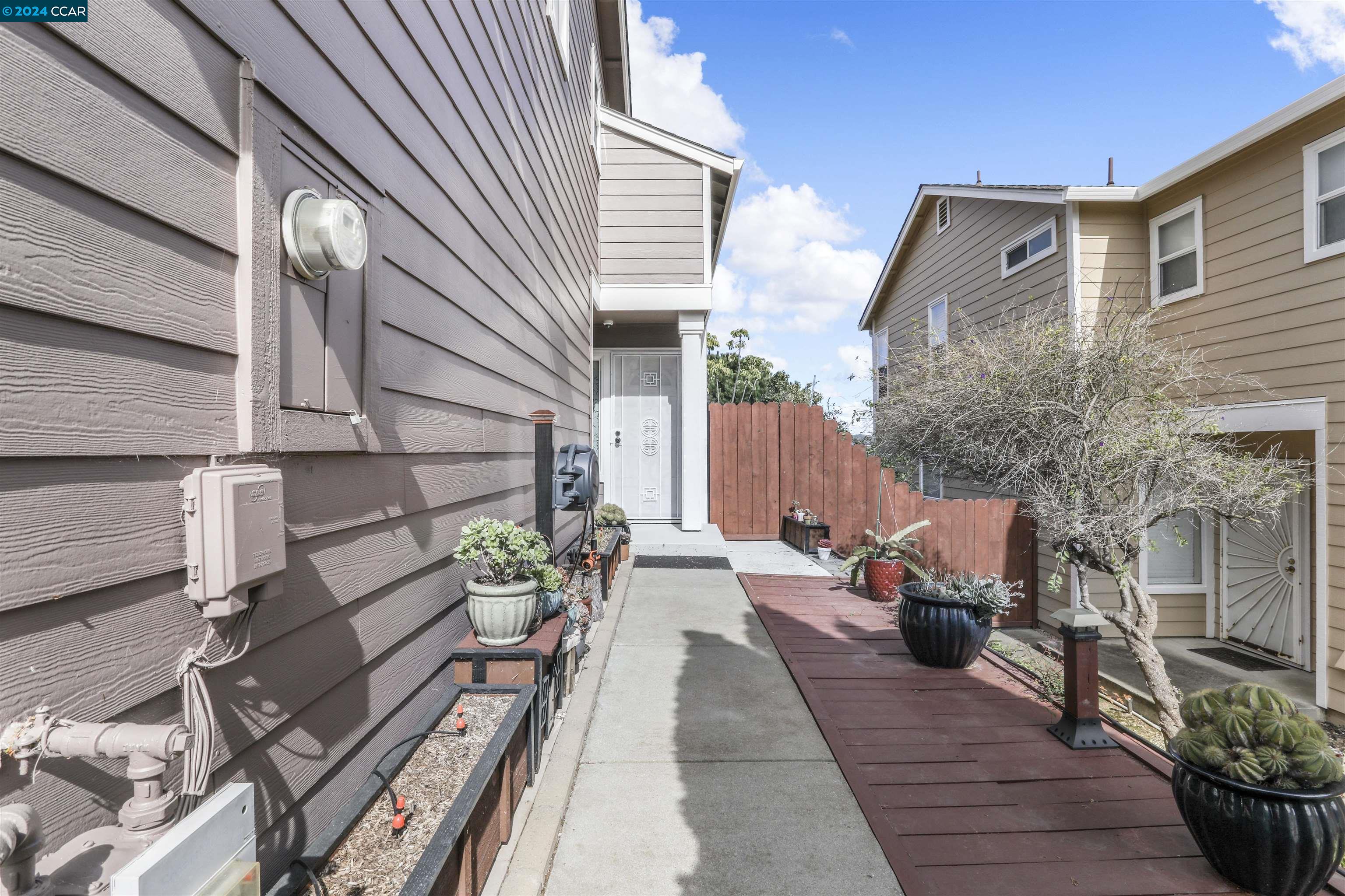 Detail Gallery Image 2 of 37 For 150 Outrigger Dr, Vallejo,  CA 94591 - 3 Beds | 2/1 Baths