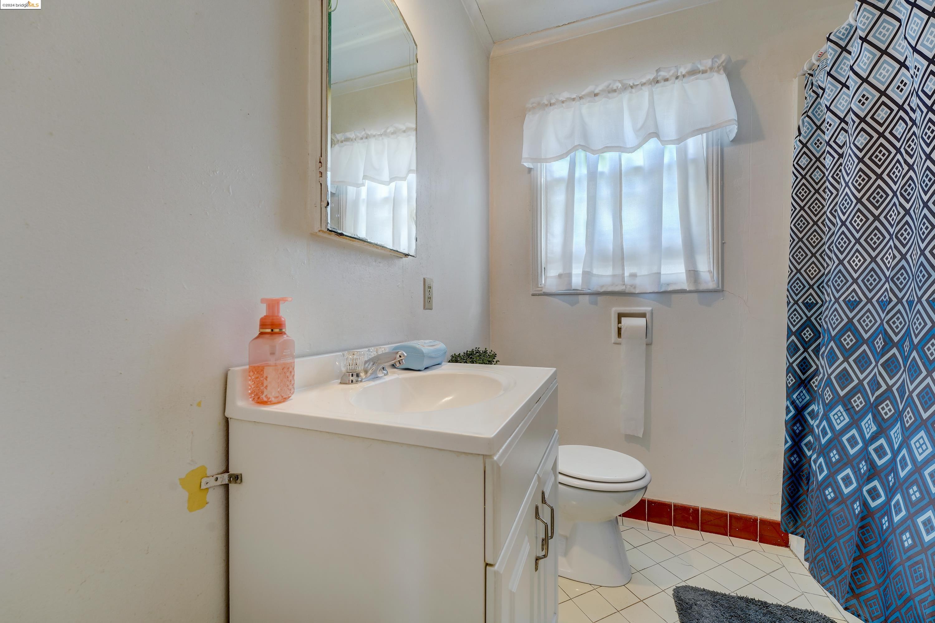 Detail Gallery Image 10 of 32 For 1106 83rd Ave, Oakland,  CA 94621 - 2 Beds | 1 Baths