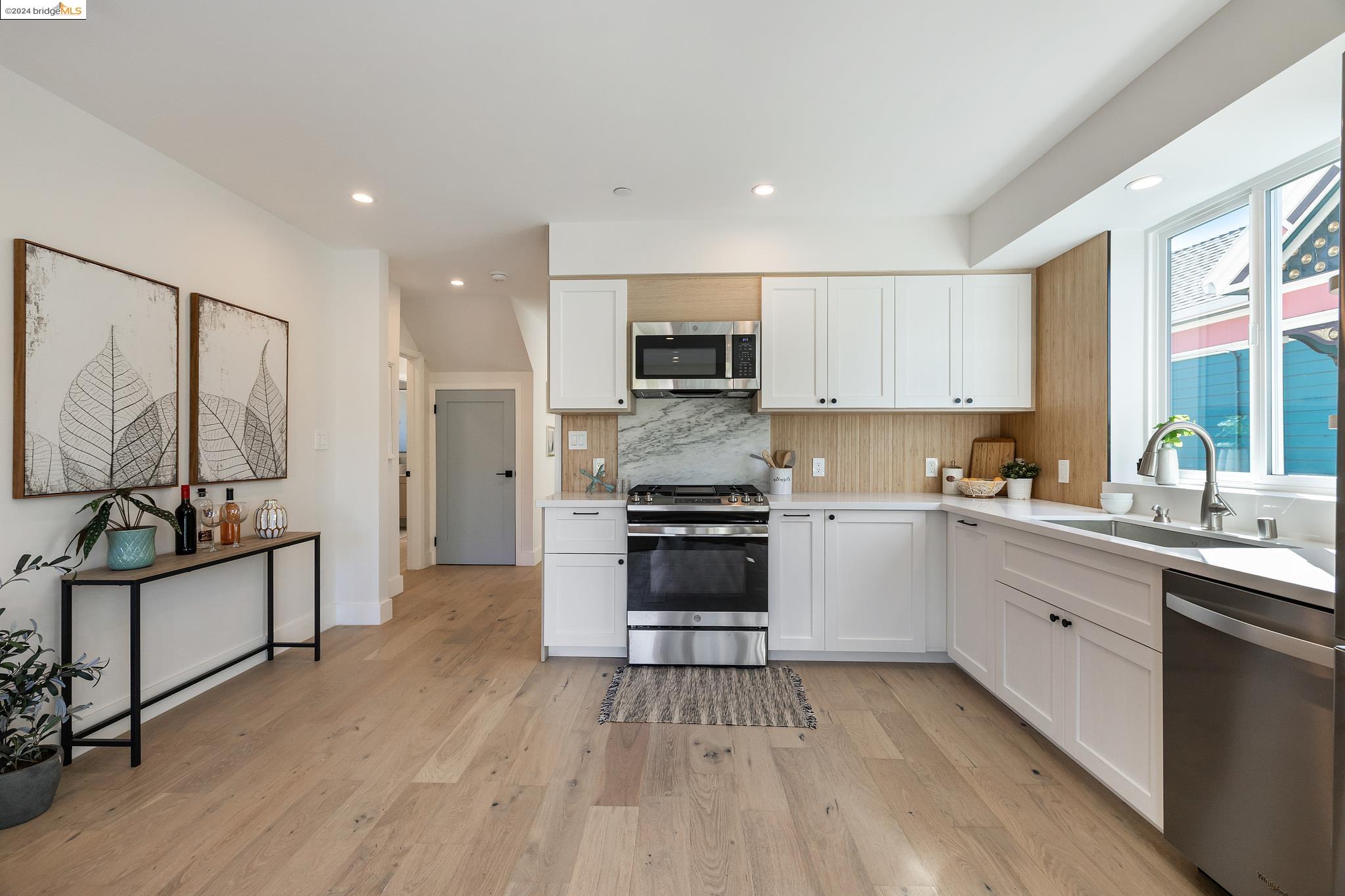 Detail Gallery Image 13 of 55 For 1519 Fairview St #3,  Berkeley,  CA 94703 - 3 Beds | 2 Baths