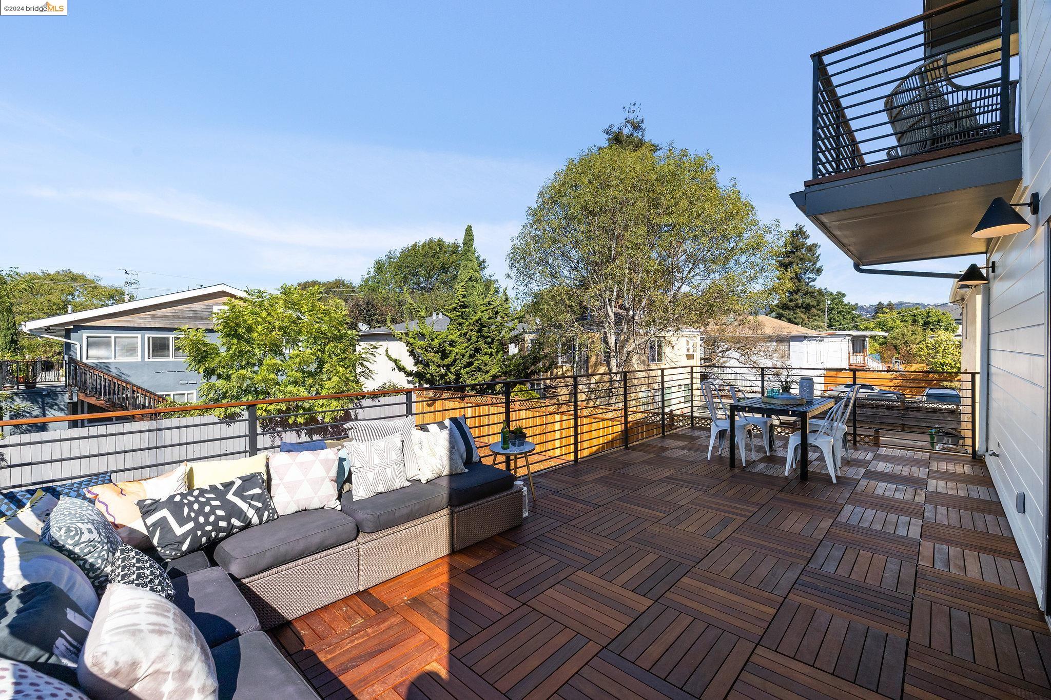 Detail Gallery Image 26 of 55 For 1519 Fairview St #3,  Berkeley,  CA 94703 - 3 Beds | 2 Baths