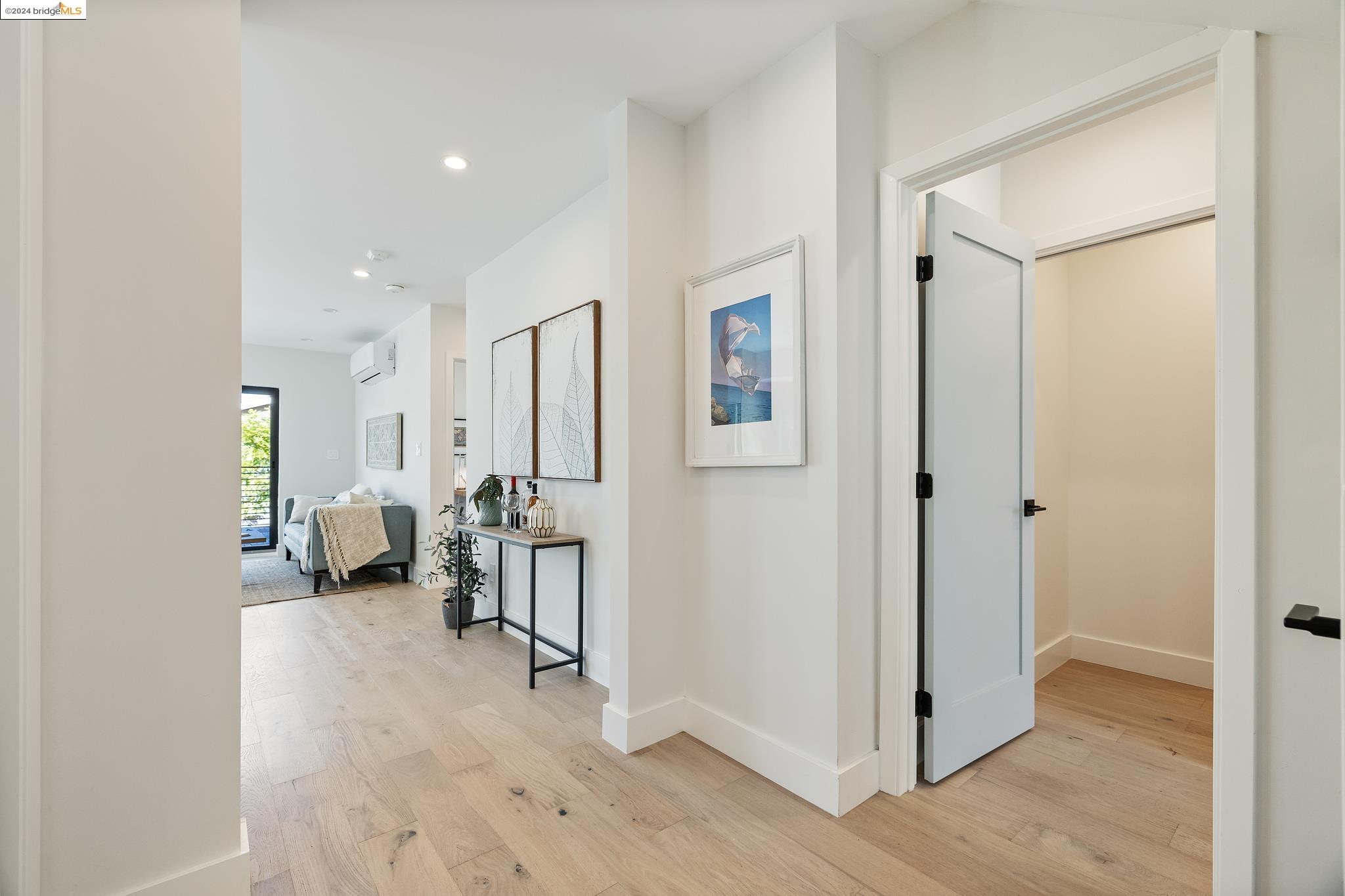 Detail Gallery Image 34 of 55 For 1519 Fairview St #3,  Berkeley,  CA 94703 - 3 Beds | 2 Baths