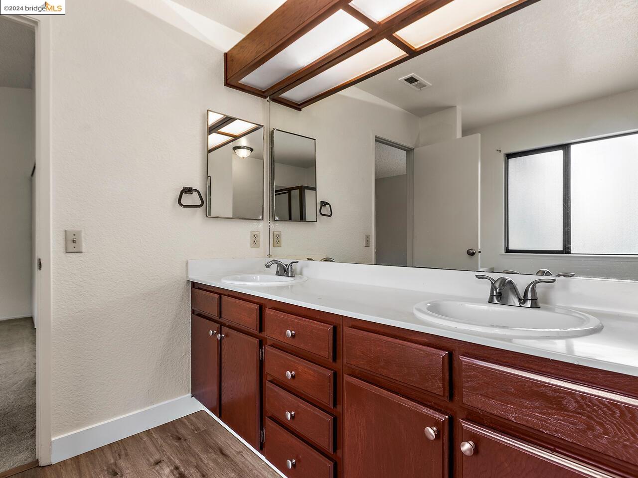 Detail Gallery Image 15 of 34 For 1032 Canterbury, Hercules,  CA 94547 - 3 Beds | 2/1 Baths