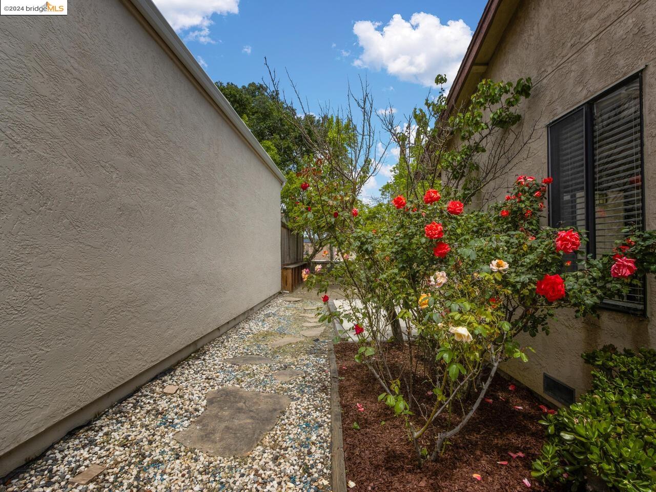 Detail Gallery Image 28 of 34 For 1032 Canterbury, Hercules,  CA 94547 - 3 Beds | 2/1 Baths