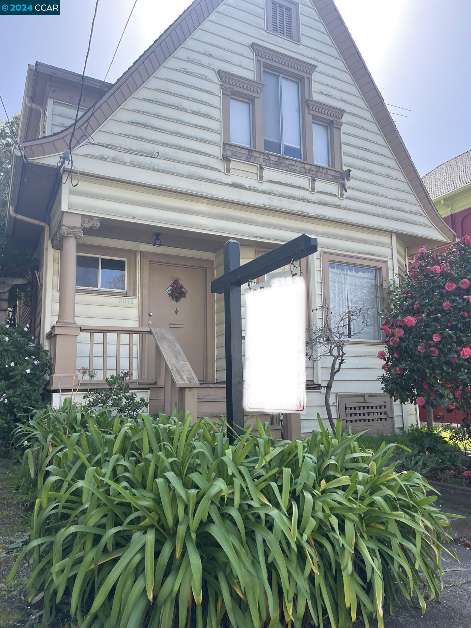 Detail Gallery Image 1 of 1 For 2314 Russell Street, Berkeley,  CA 94705 - 4 Beds | 1 Baths