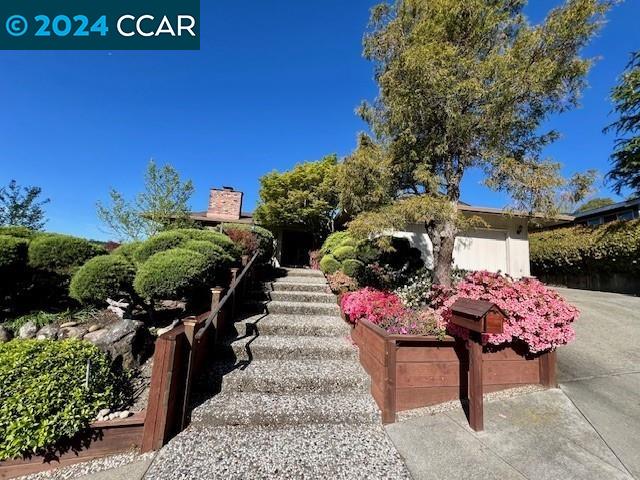 Detail Gallery Image 1 of 4 For 770 Crossbrook Dr, Moraga,  CA 94556 - 4 Beds | 2 Baths