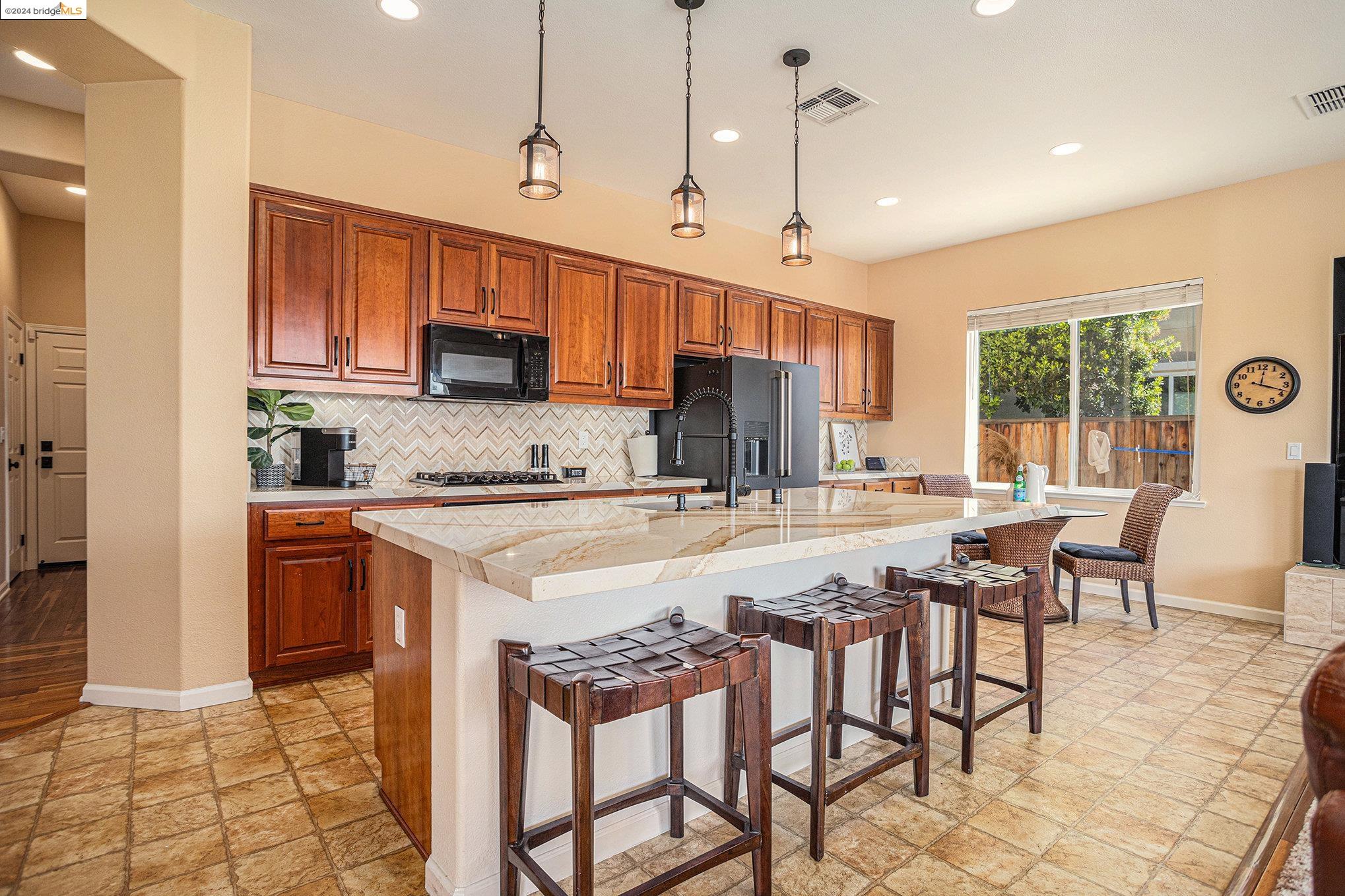 Detail Gallery Image 15 of 60 For 2476 Mammoth Way, Antioch,  CA 94531 - 4 Beds | 3/1 Baths
