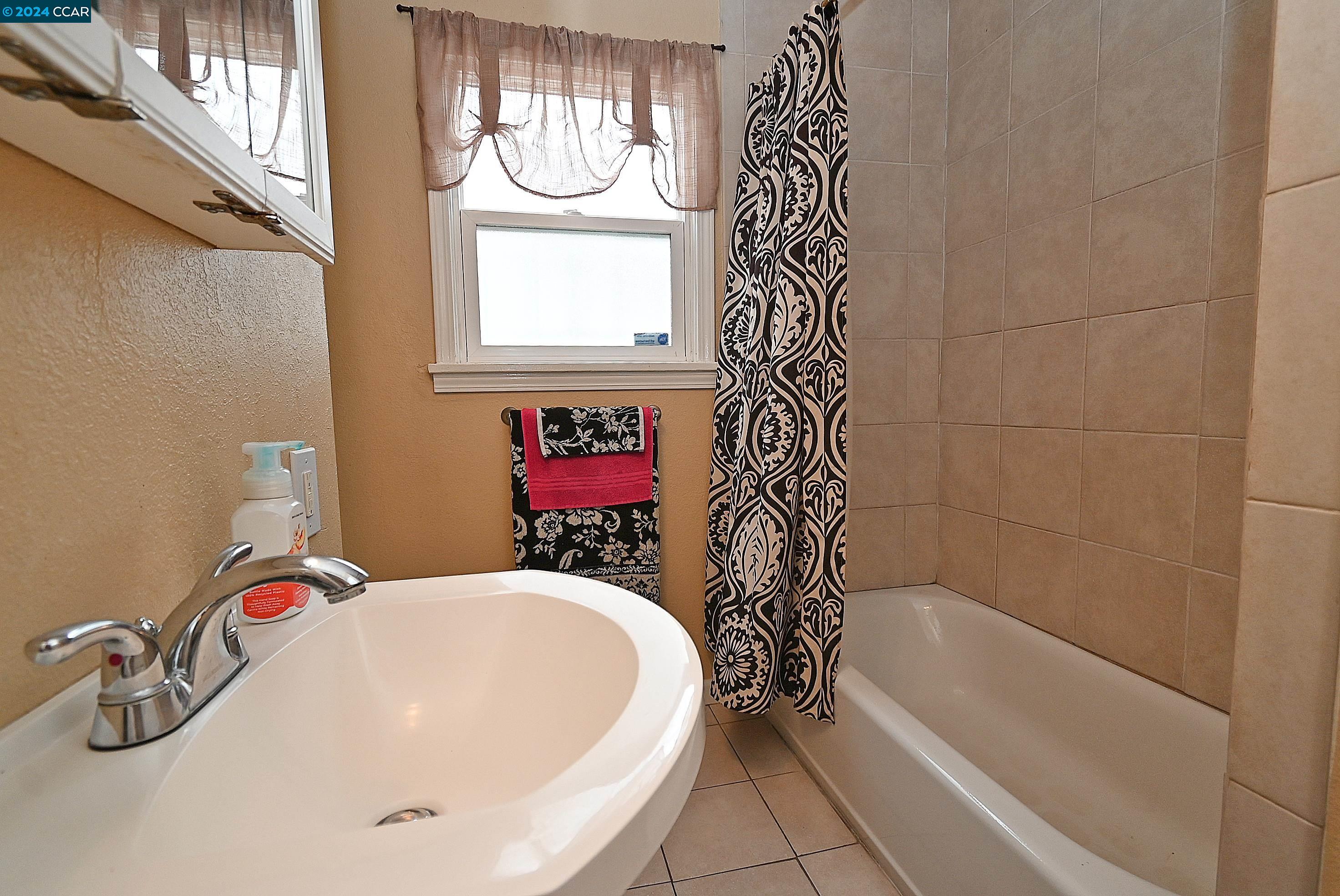Detail Gallery Image 17 of 39 For 2532 83rd Ave, Oakland,  CA 94605 - 3 Beds | 1 Baths