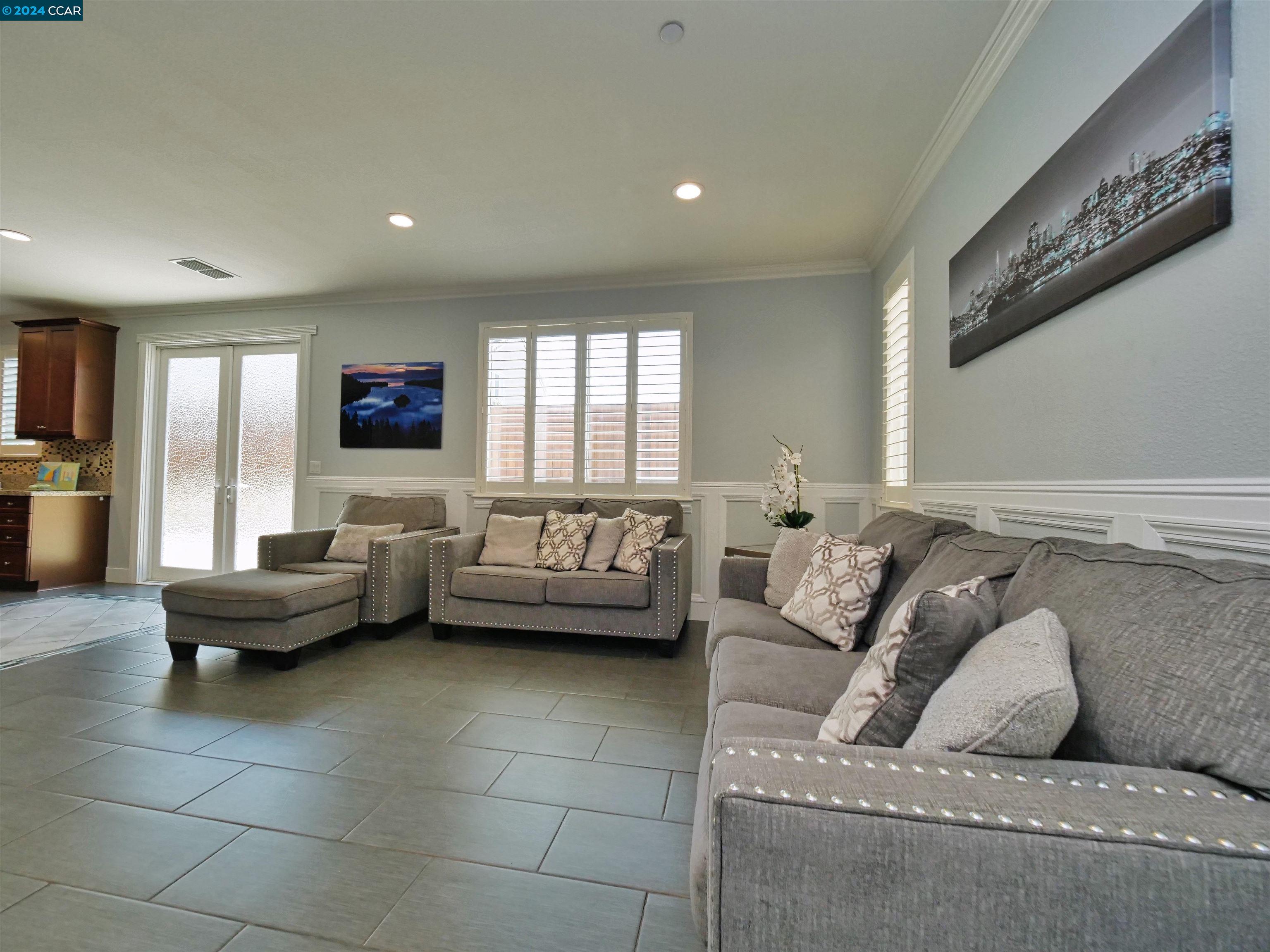 Detail Gallery Image 10 of 60 For 26 Driftwood Circle, Bay Point,  CA 94565 - 4 Beds | 2/1 Baths