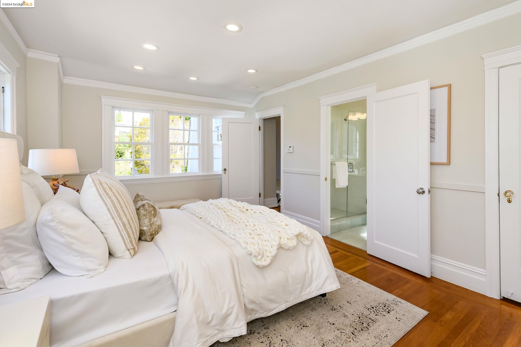 Detail Gallery Image 22 of 52 For 1021 Sunnyhills Rd, Oakland,  CA 94610 - 4 Beds | 2 Baths