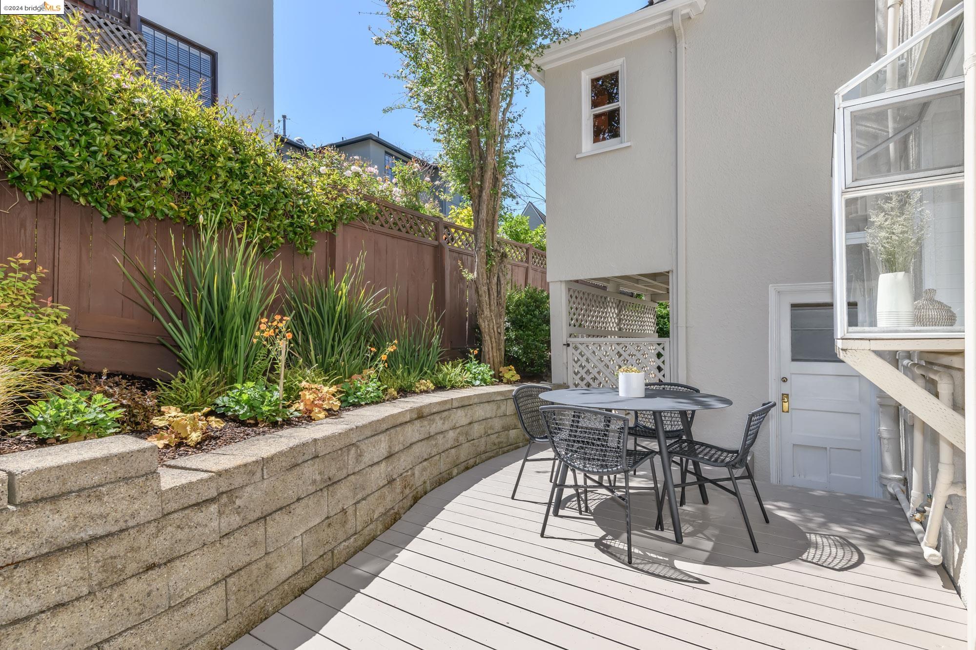 Detail Gallery Image 37 of 52 For 1021 Sunnyhills Rd, Oakland,  CA 94610 - 4 Beds | 2 Baths