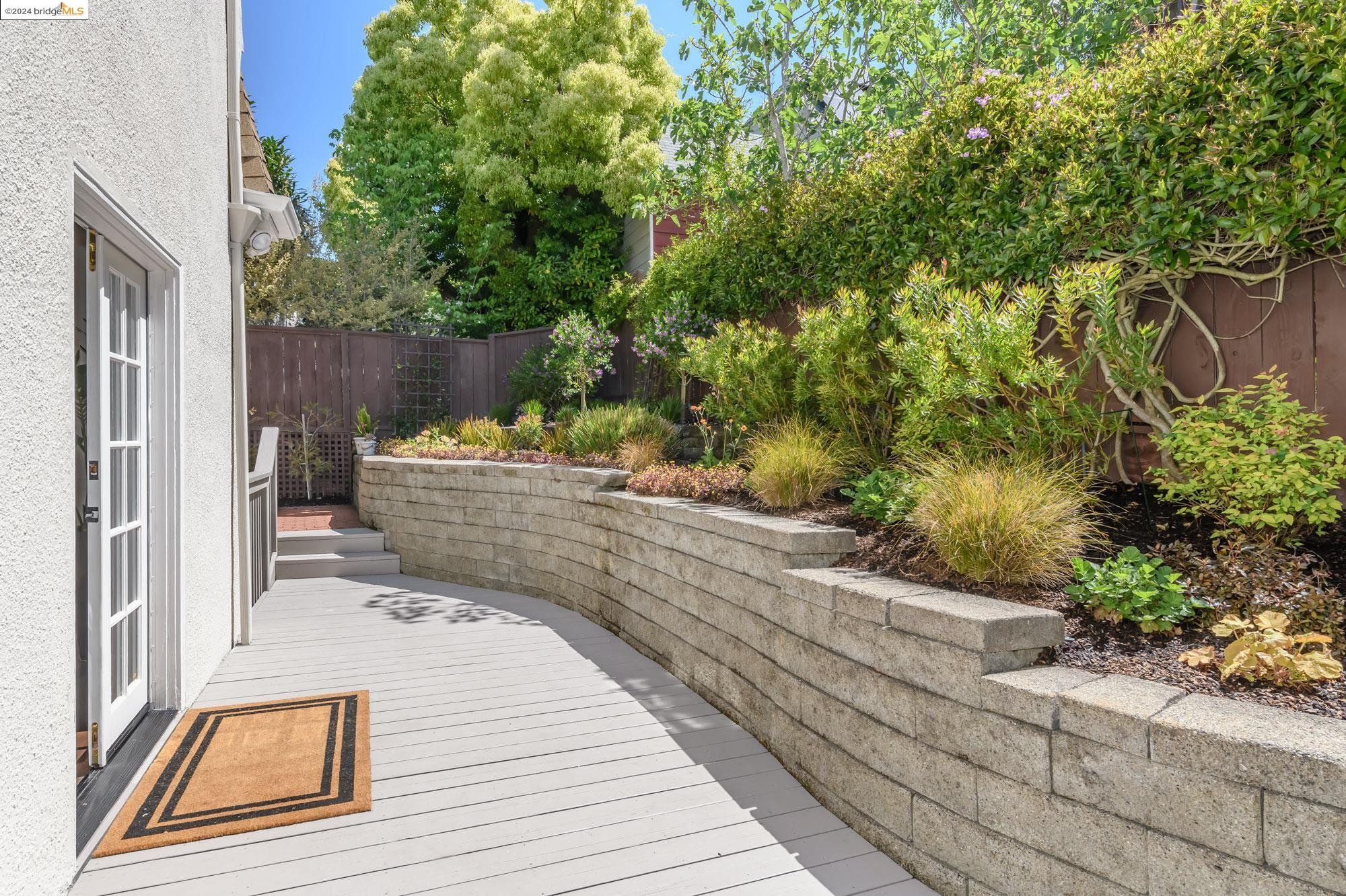 Detail Gallery Image 38 of 52 For 1021 Sunnyhills Rd, Oakland,  CA 94610 - 4 Beds | 2 Baths