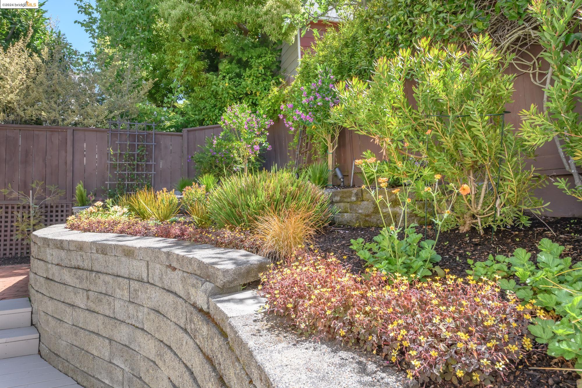 Detail Gallery Image 39 of 52 For 1021 Sunnyhills Rd, Oakland,  CA 94610 - 4 Beds | 2 Baths
