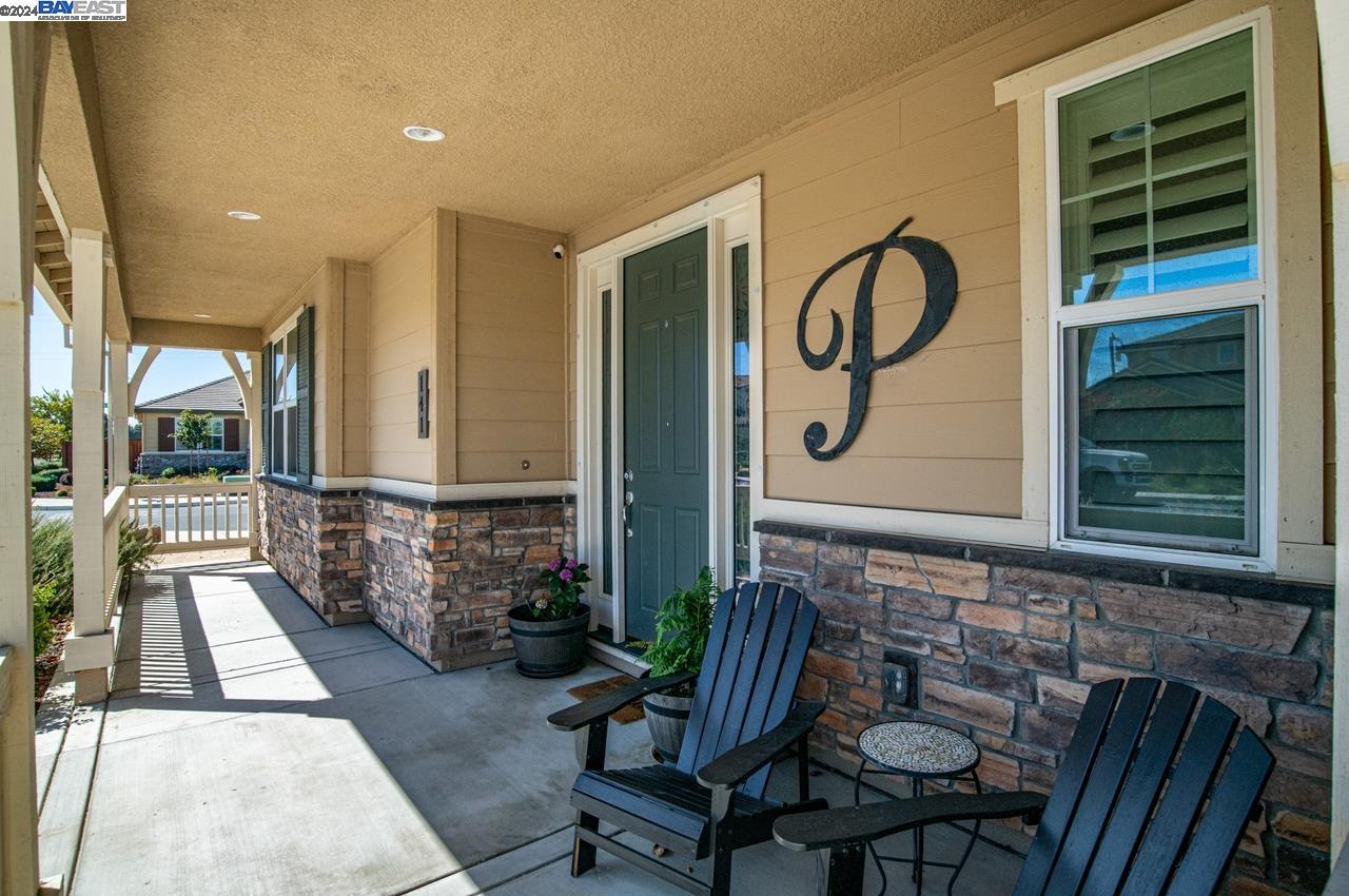 Detail Gallery Image 4 of 42 For 141 Kings Canyon Way, Oakley,  CA 94561 - 3 Beds | 2/1 Baths