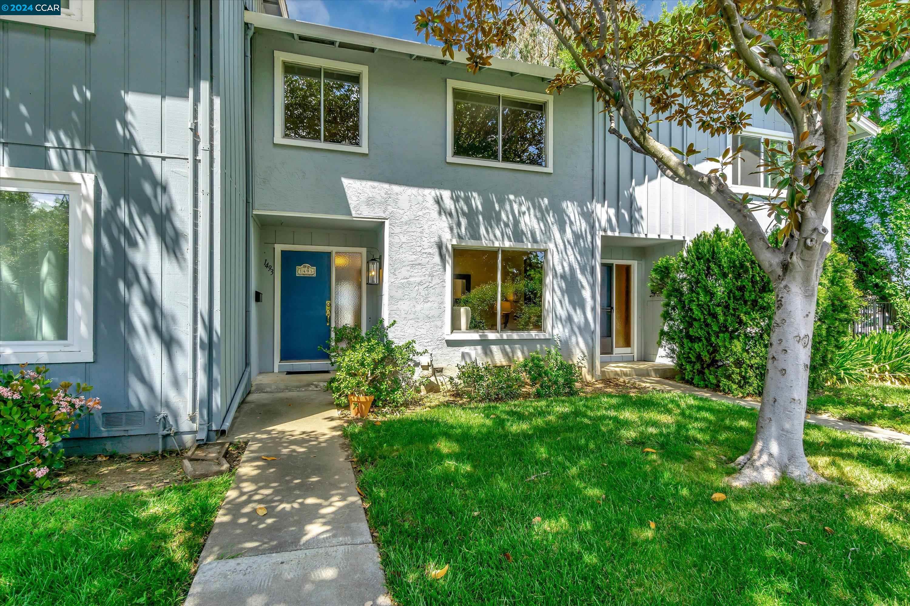 More Details about MLS # 41057787 : 1493 SAINT JAMES PKWY