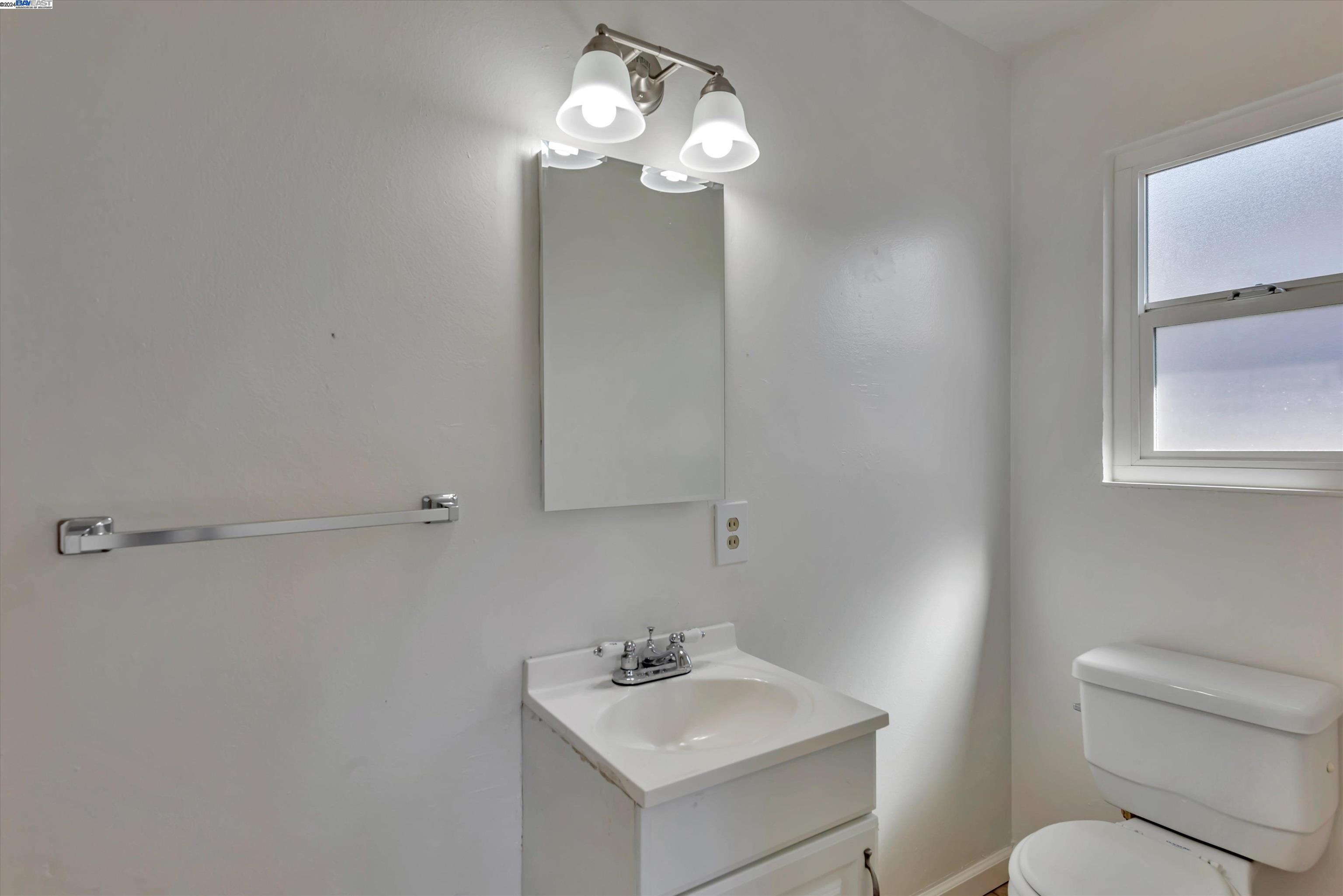 Detail Gallery Image 16 of 39 For 1742 Arena St, San Leandro,  CA 94579 - 3 Beds | 2 Baths