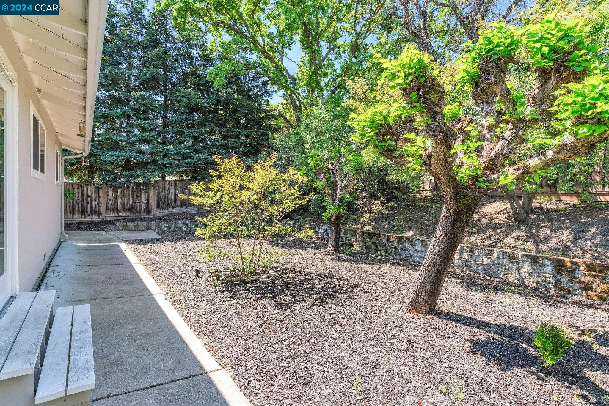 Detail Gallery Image 29 of 33 For 2 Croyden Ct, Pleasant Hill,  CA 94523 - 3 Beds | 2 Baths