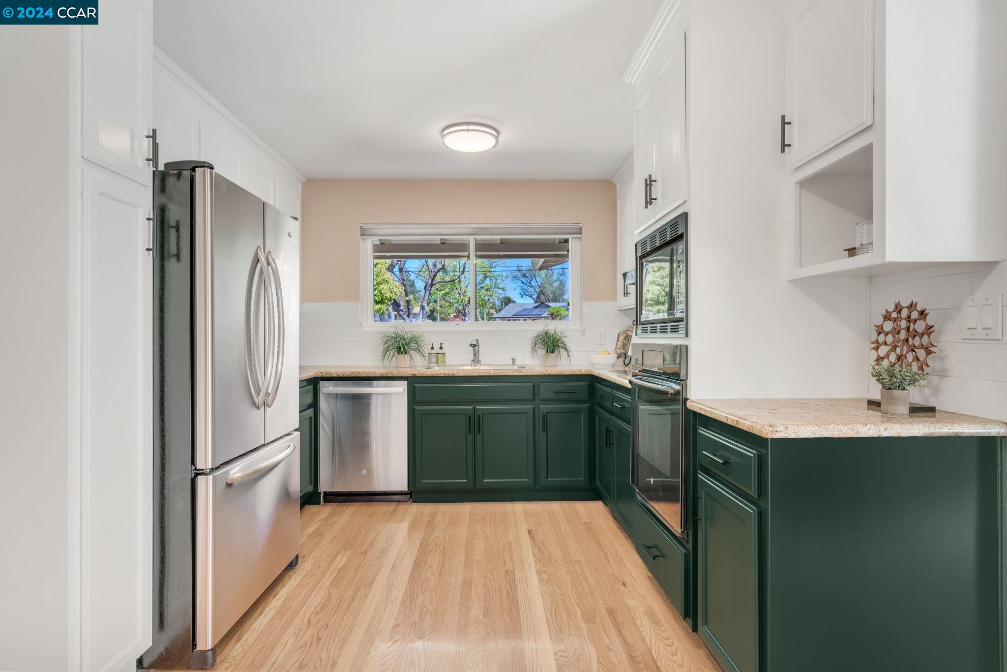Detail Gallery Image 9 of 33 For 2 Croyden Ct, Pleasant Hill,  CA 94523 - 3 Beds | 2 Baths