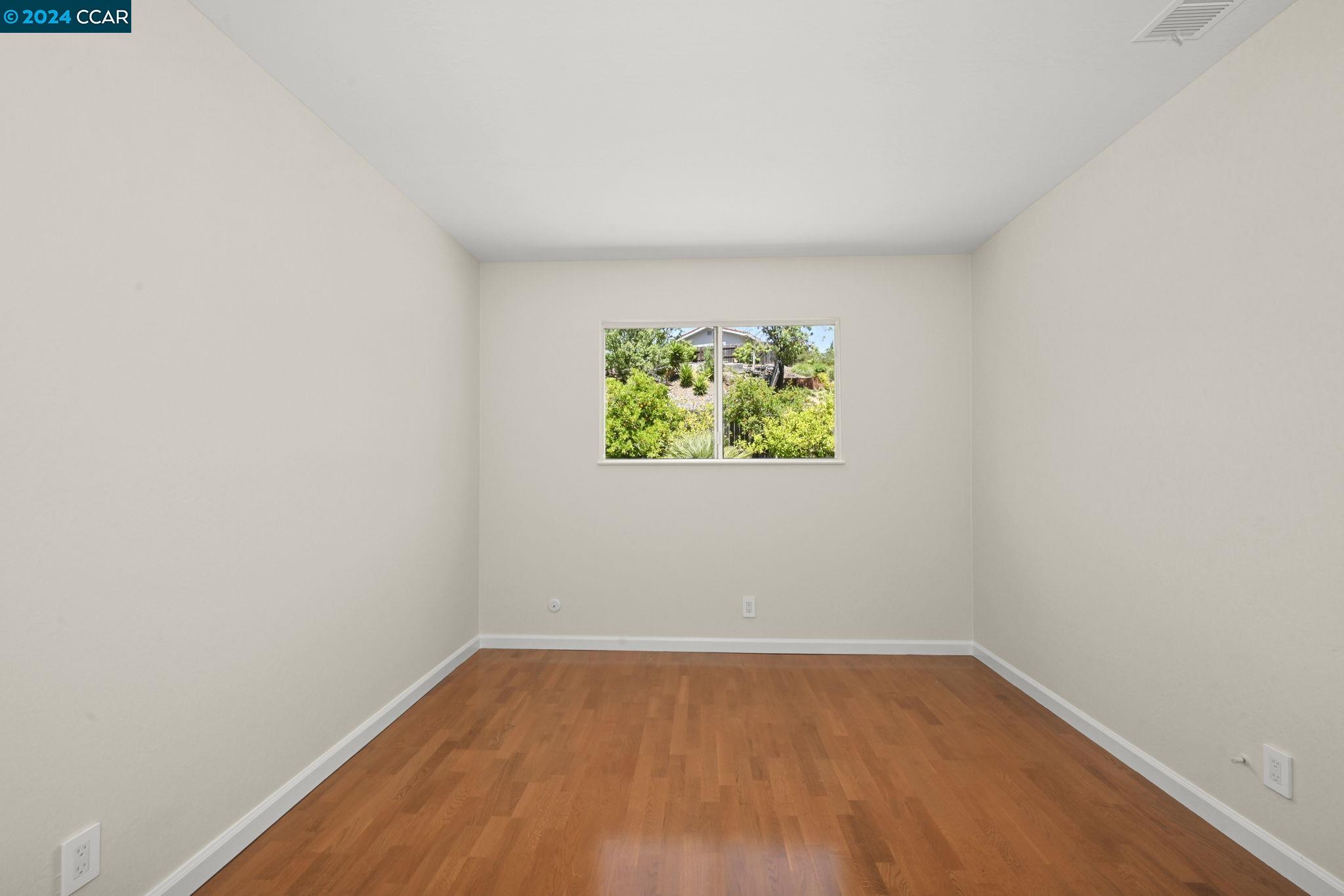 Detail Gallery Image 21 of 34 For 220 Devon Ave, Pleasant Hill,  CA 94523 - 4 Beds | 2/1 Baths