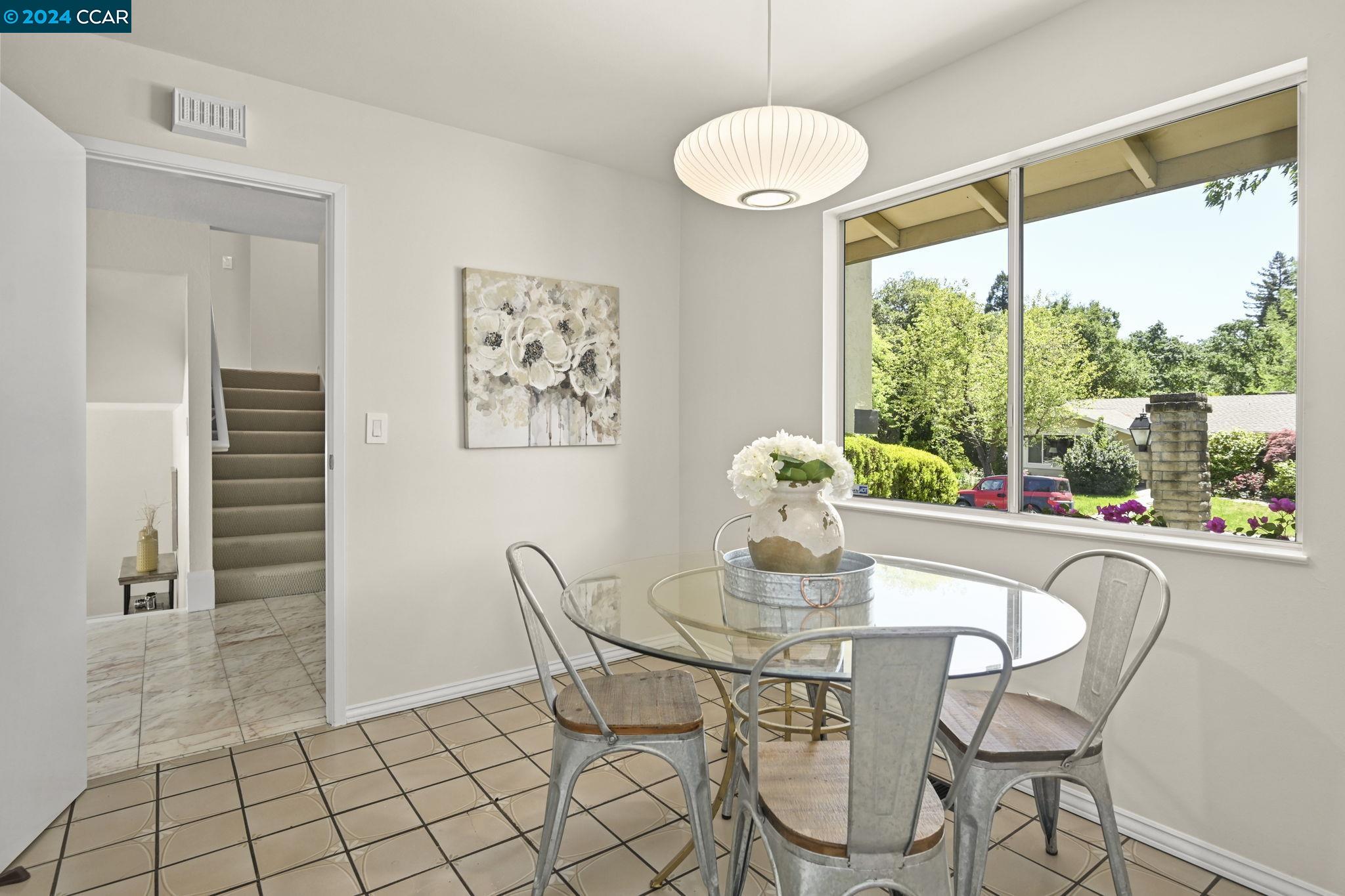 Detail Gallery Image 9 of 34 For 220 Devon Ave, Pleasant Hill,  CA 94523 - 4 Beds | 2/1 Baths