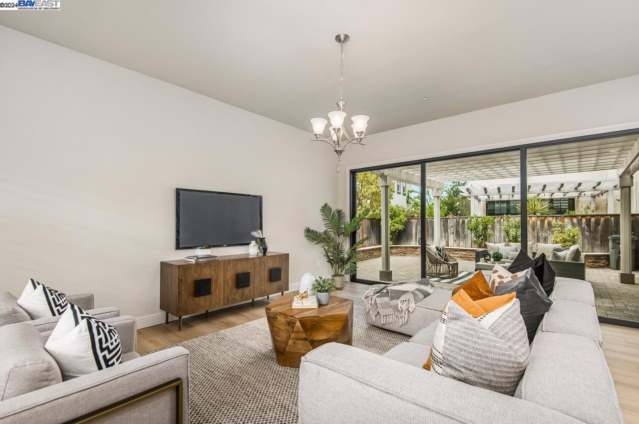 Detail Gallery Image 2 of 32 For 4420 Sunset View Dr, Dublin,  CA 94568 - 4 Beds | 2/1 Baths