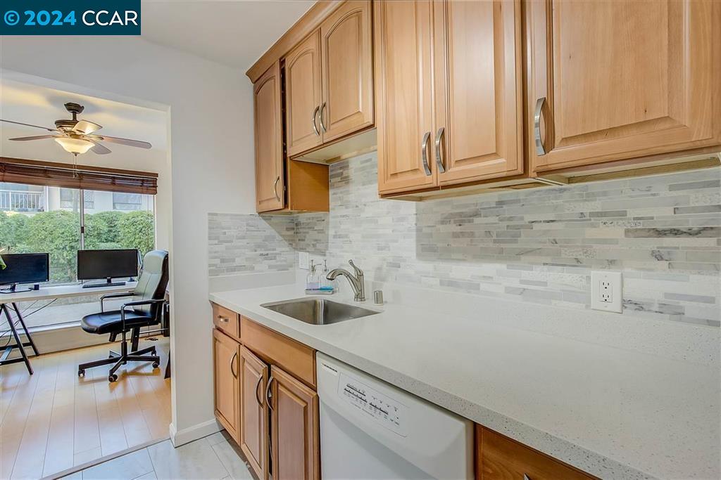 Detail Gallery Image 4 of 13 For 360 N Civic Dr. #206,  Walnut Creek,  CA 94596 - 1 Beds | 1 Baths