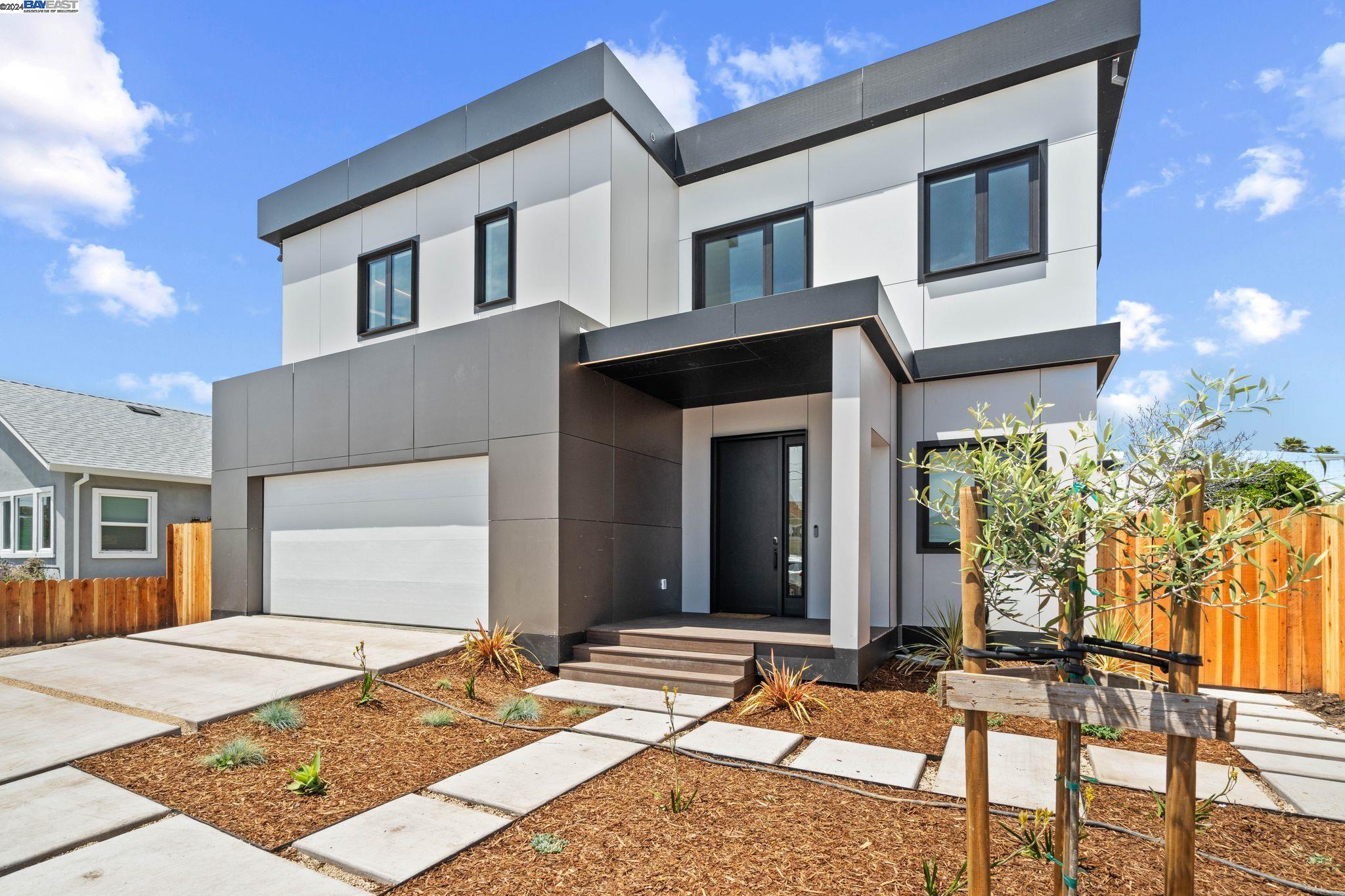 Detail Gallery Image 1 of 1 For 940 Castro St, San Leandro,  CA 94577 - 3 Beds | 2/1 Baths