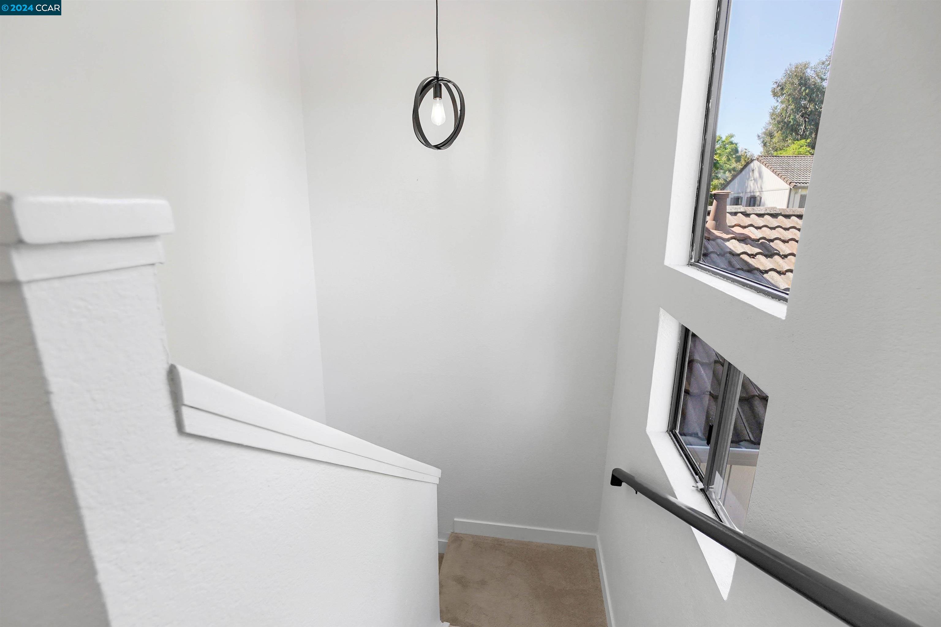 Detail Gallery Image 24 of 44 For 6 Moraine Ct, Hercules,  CA 94547 - 3 Beds | 2/1 Baths