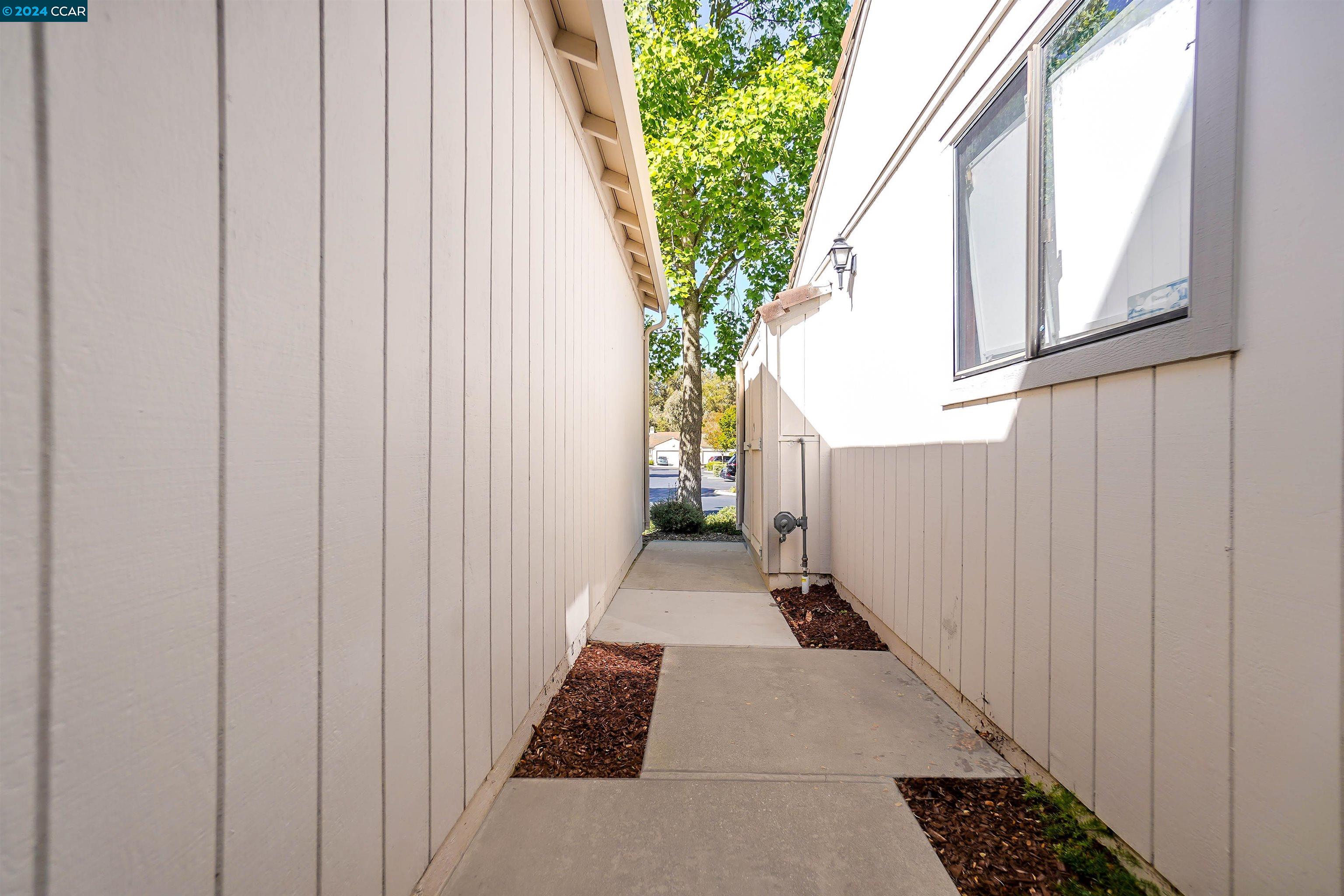 Detail Gallery Image 7 of 44 For 6 Moraine Ct, Hercules,  CA 94547 - 3 Beds | 2/1 Baths
