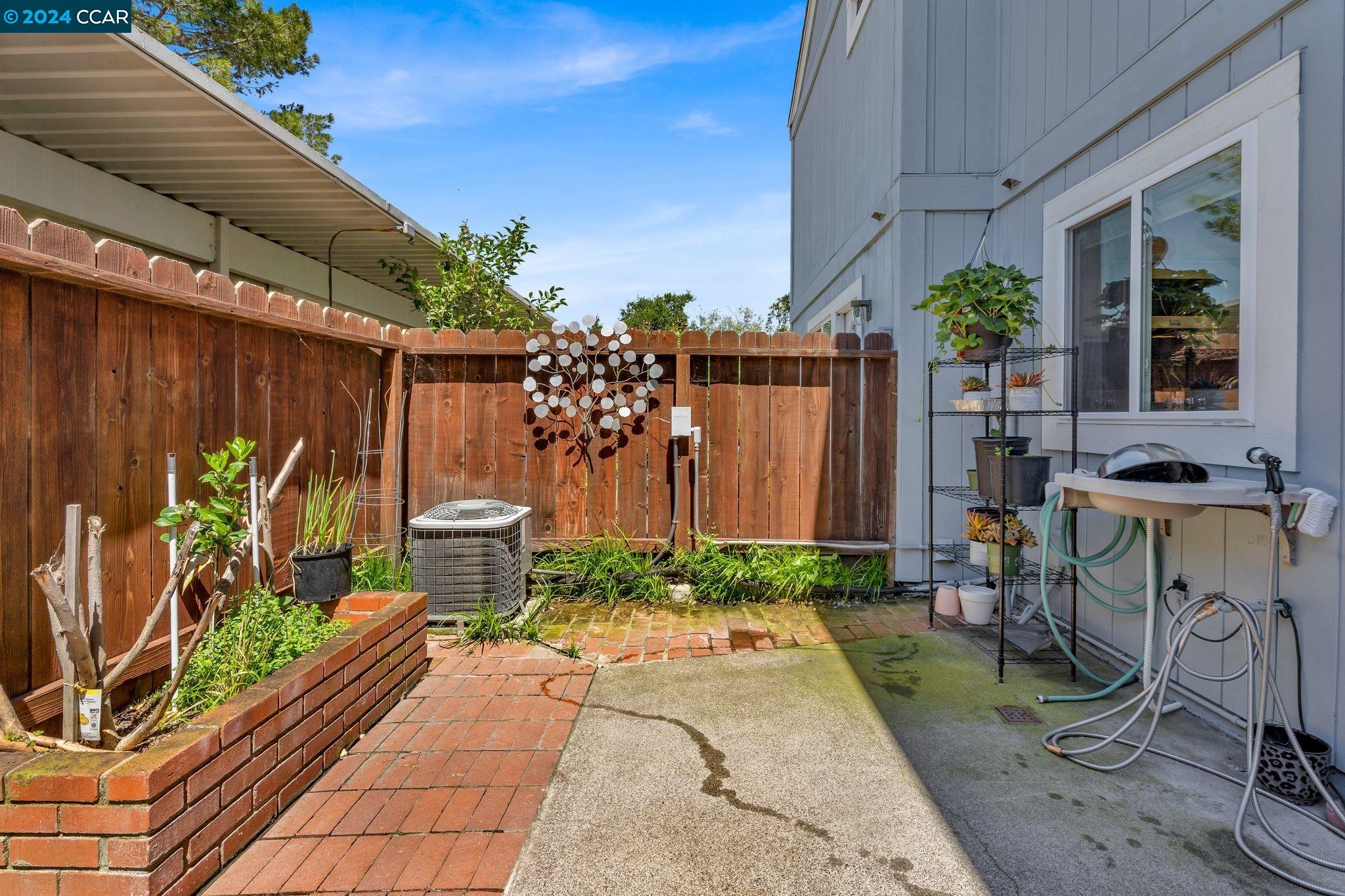 Detail Gallery Image 28 of 32 For 802 Bayside Ct, Novato,  CA 94947 - 3 Beds | 1/1 Baths