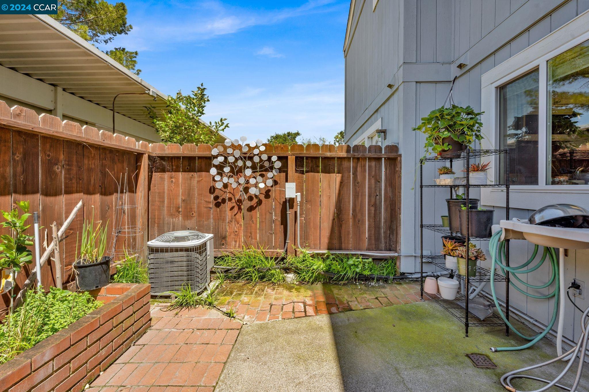 Detail Gallery Image 29 of 32 For 802 Bayside Ct, Novato,  CA 94947 - 3 Beds | 1/1 Baths
