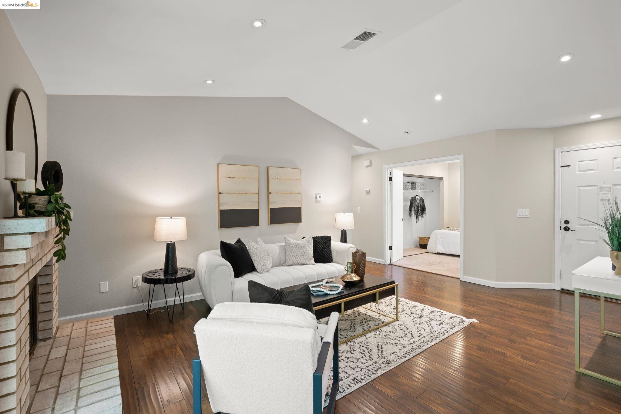 Photo #2: 41057874 Listing 