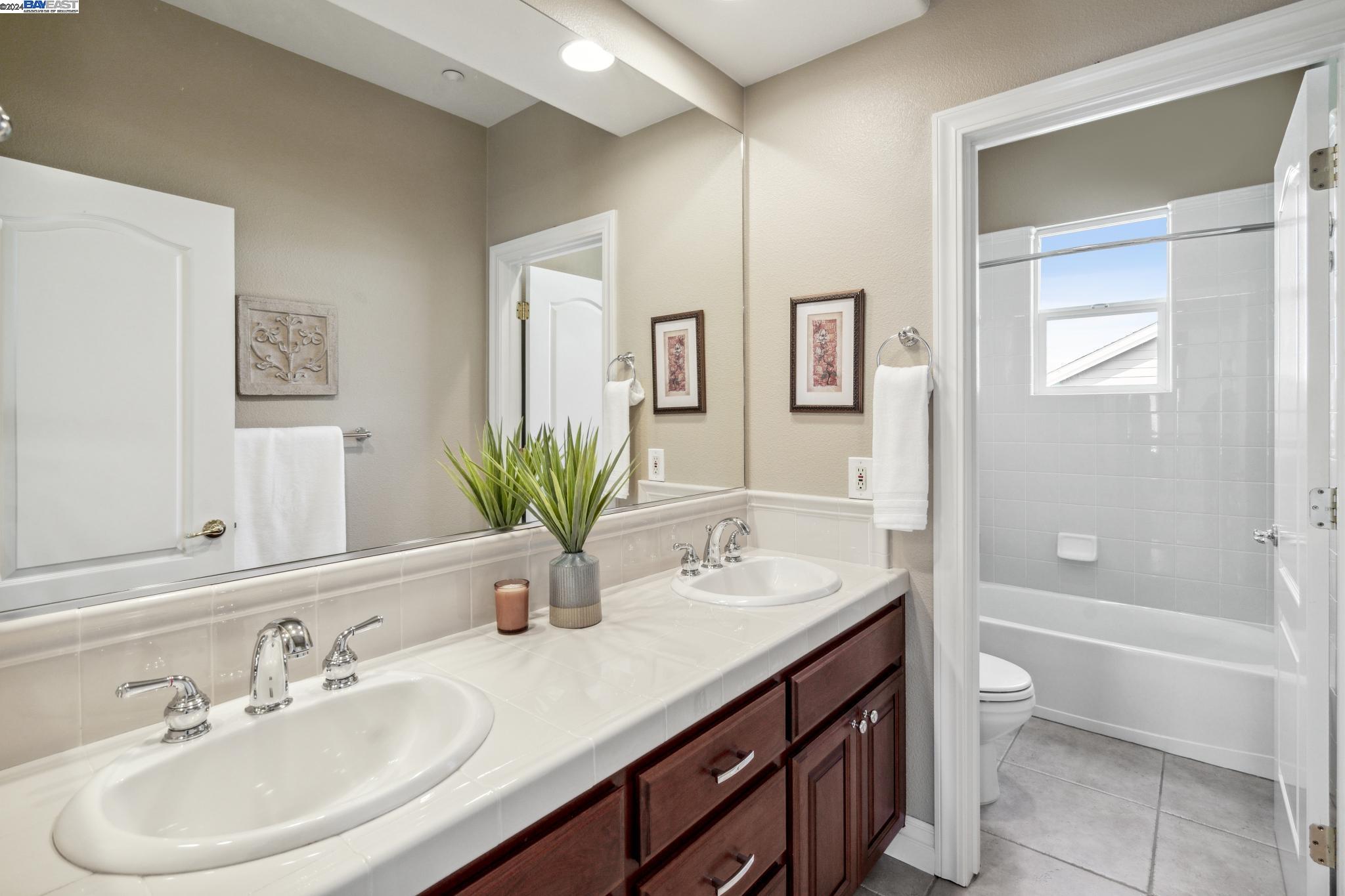 Detail Gallery Image 34 of 51 For 2826 Barouni Ct, Livermore,  CA 94550 - 5 Beds | 5/1 Baths