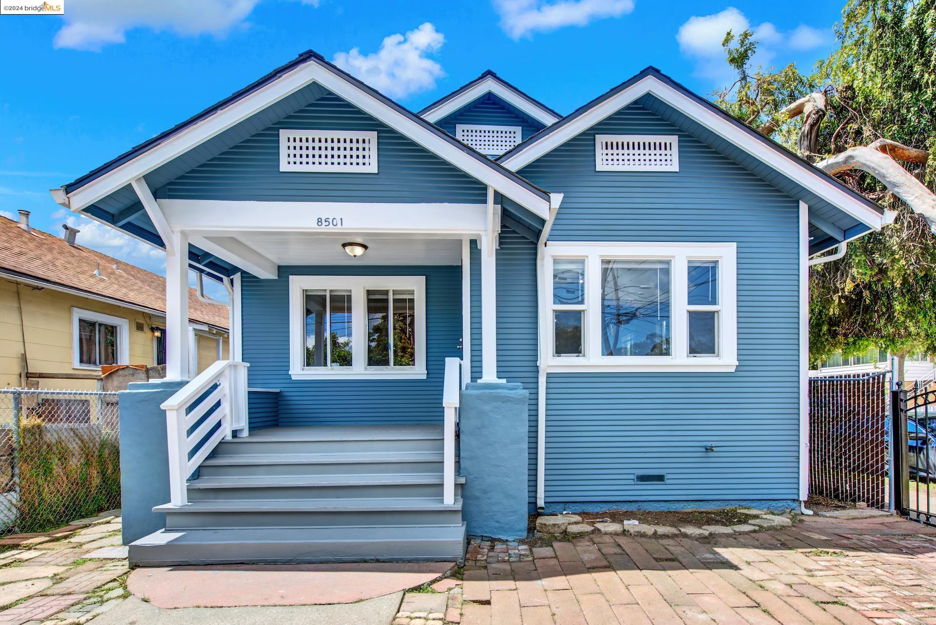 Detail Gallery Image 1 of 1 For 8501 Dowling St, Oakland,  CA 94605 - 3 Beds | 1 Baths
