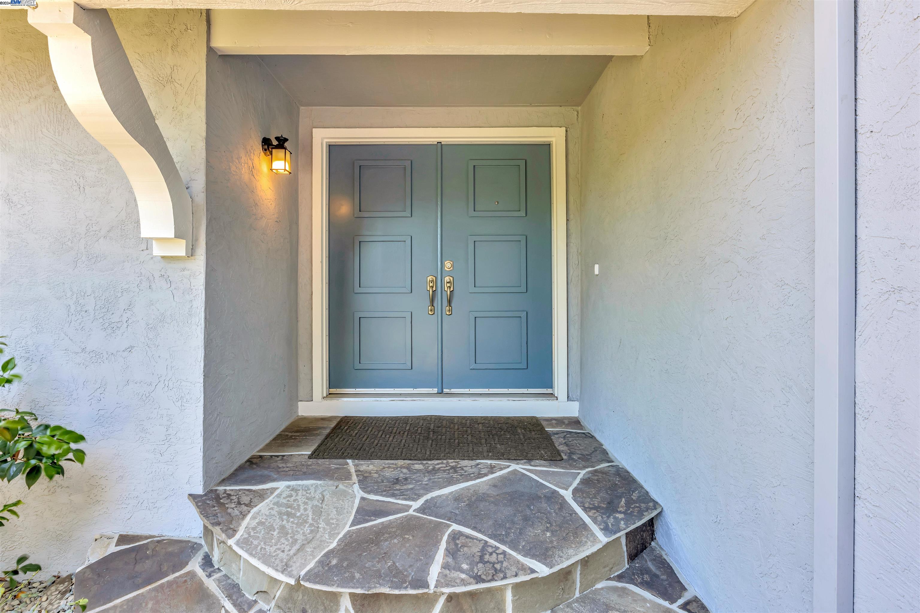 Detail Gallery Image 2 of 27 For 35402 Severn Drive, Newark,  CA 94560 - 4 Beds | 2/1 Baths
