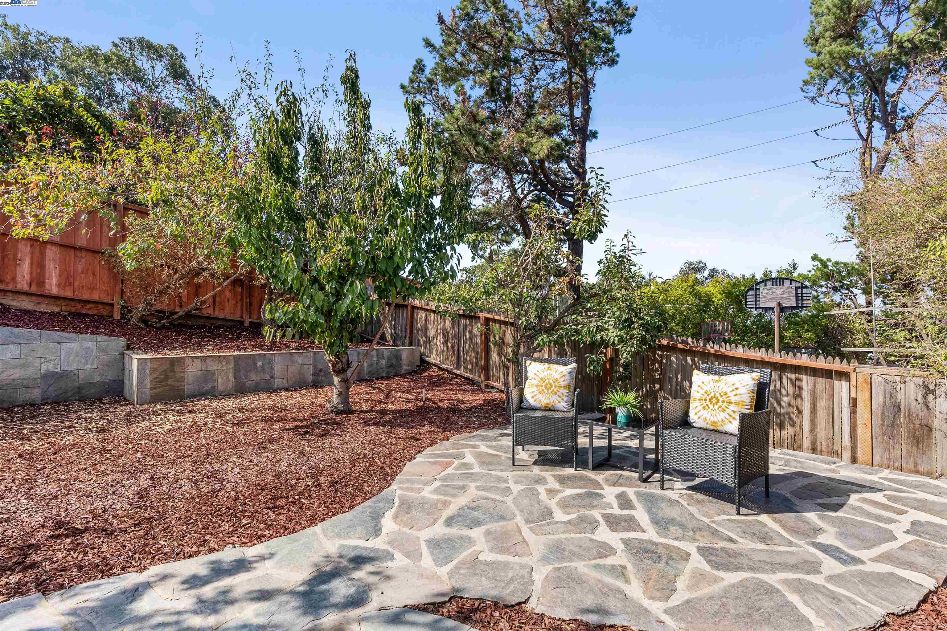 Detail Gallery Image 51 of 59 For 6 Fairoaks Ct, San Mateo,  CA 94403 - 3 Beds | 4/1 Baths