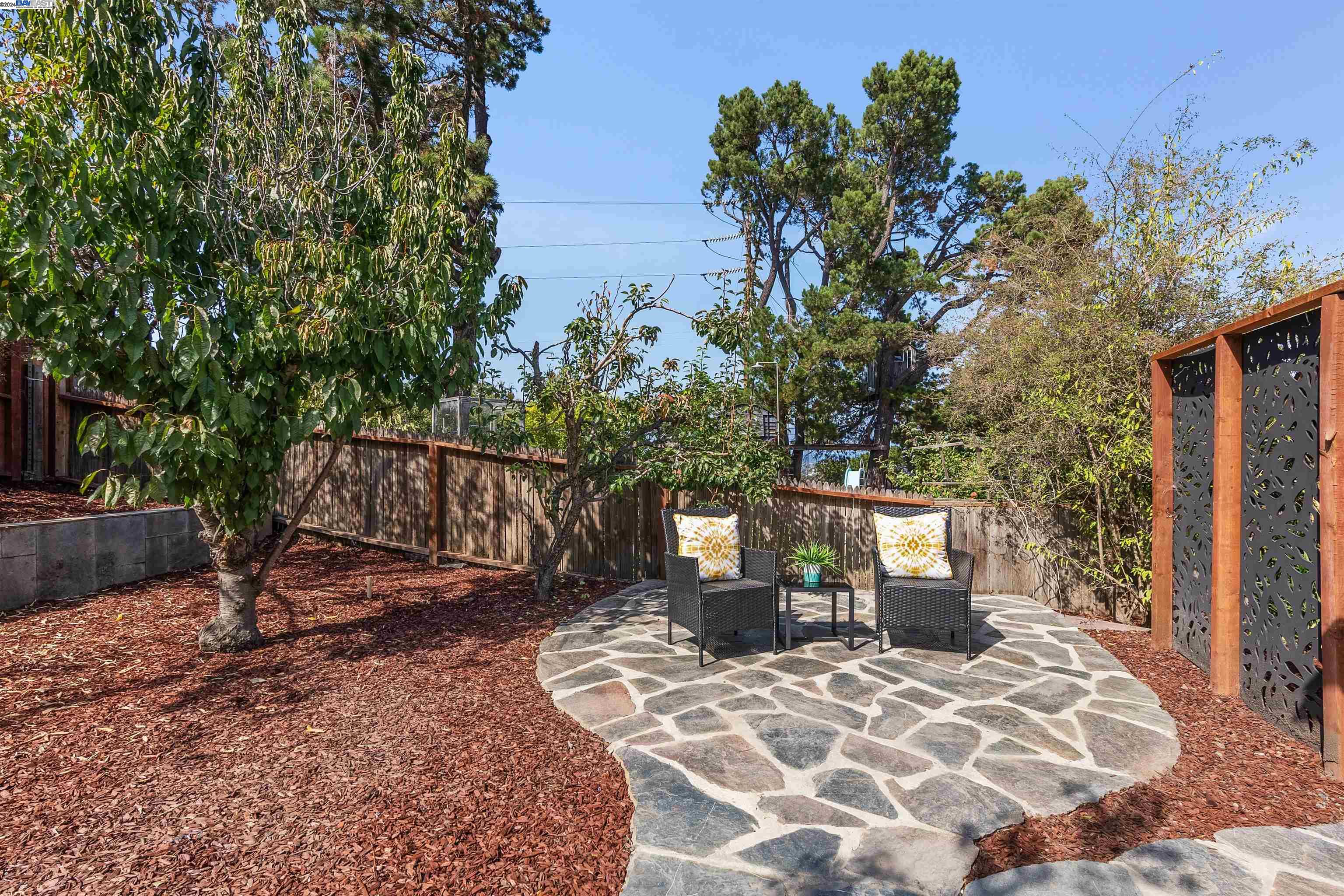 Detail Gallery Image 52 of 59 For 6 Fairoaks Ct, San Mateo,  CA 94403 - 3 Beds | 4/1 Baths