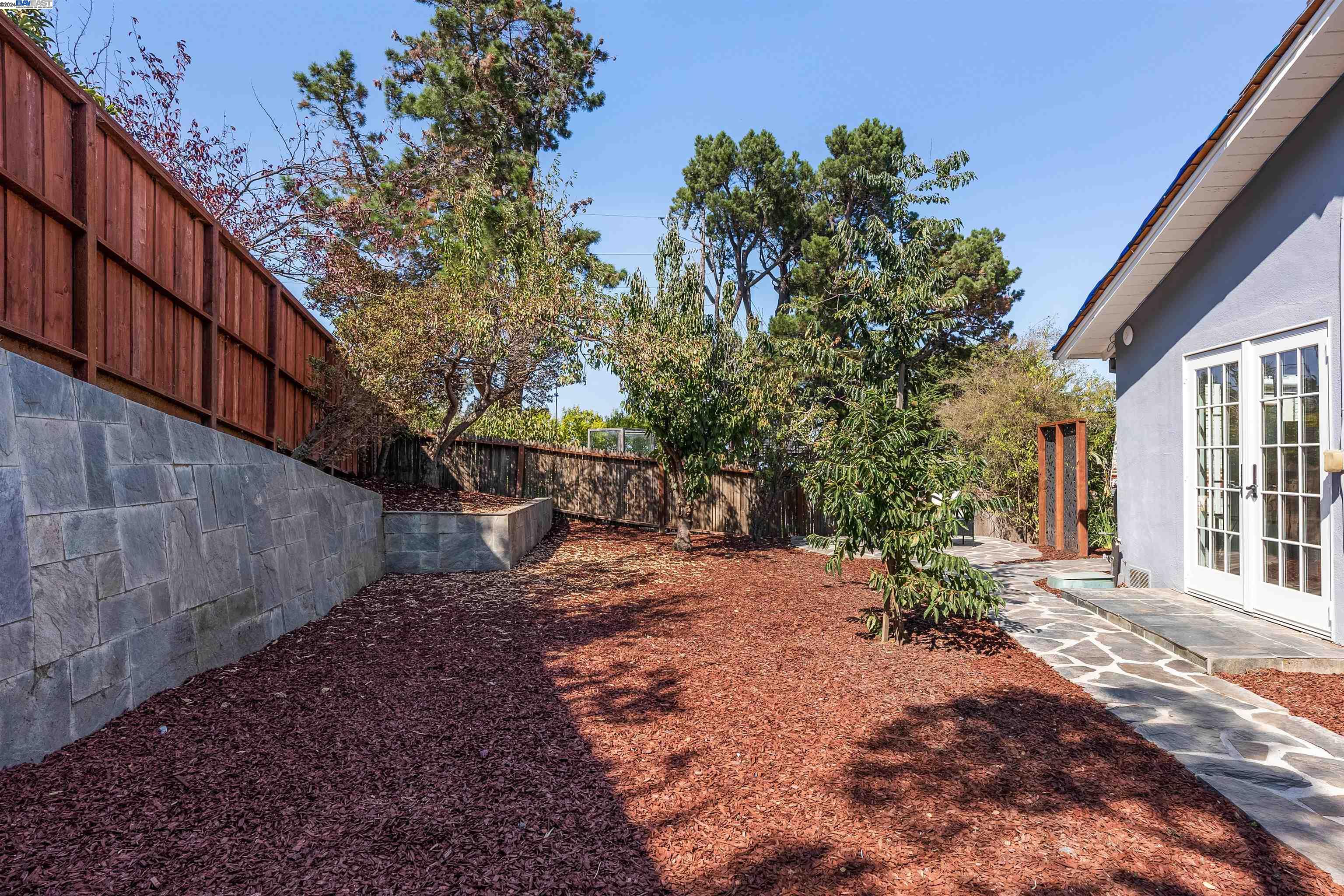 Detail Gallery Image 54 of 59 For 6 Fairoaks Ct, San Mateo,  CA 94403 - 3 Beds | 4/1 Baths
