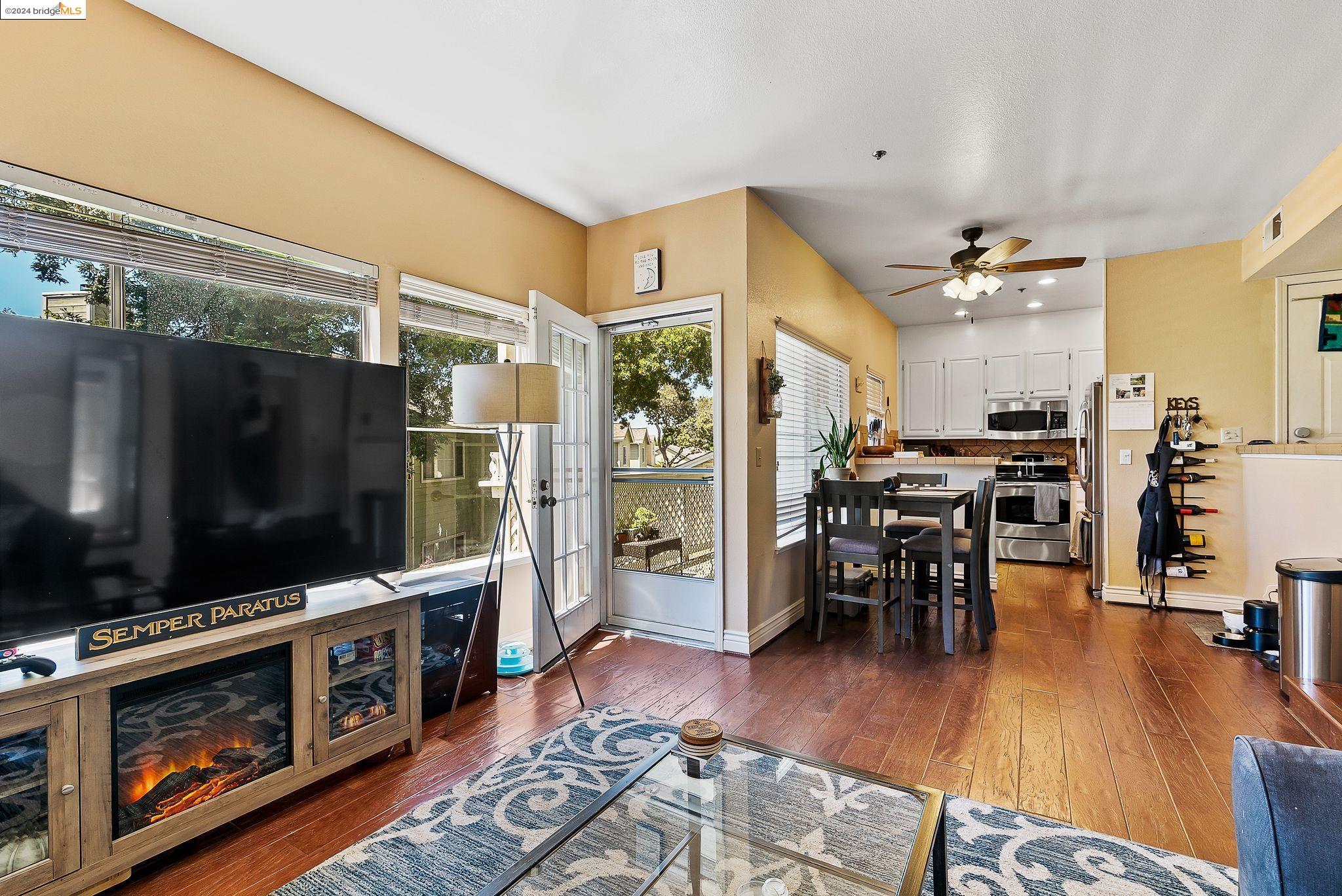 Detail Gallery Image 6 of 44 For 735 Buchanan #119,  Benicia,  CA 94510 - 2 Beds | 2 Baths
