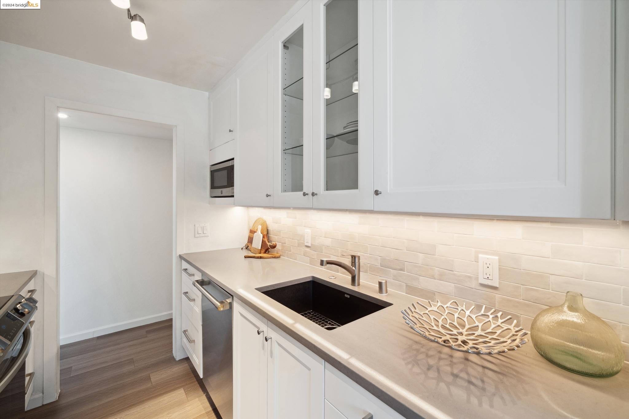Detail Gallery Image 13 of 29 For 5400 Broadway Ter #101,  Oakland,  CA 94618 - 2 Beds | 2 Baths