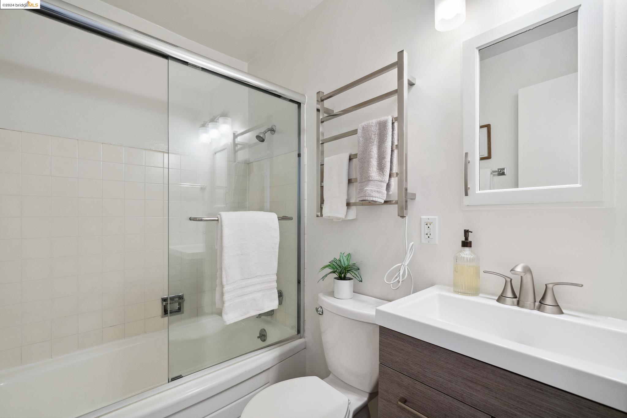 Detail Gallery Image 18 of 29 For 5400 Broadway Ter #101,  Oakland,  CA 94618 - 2 Beds | 2 Baths