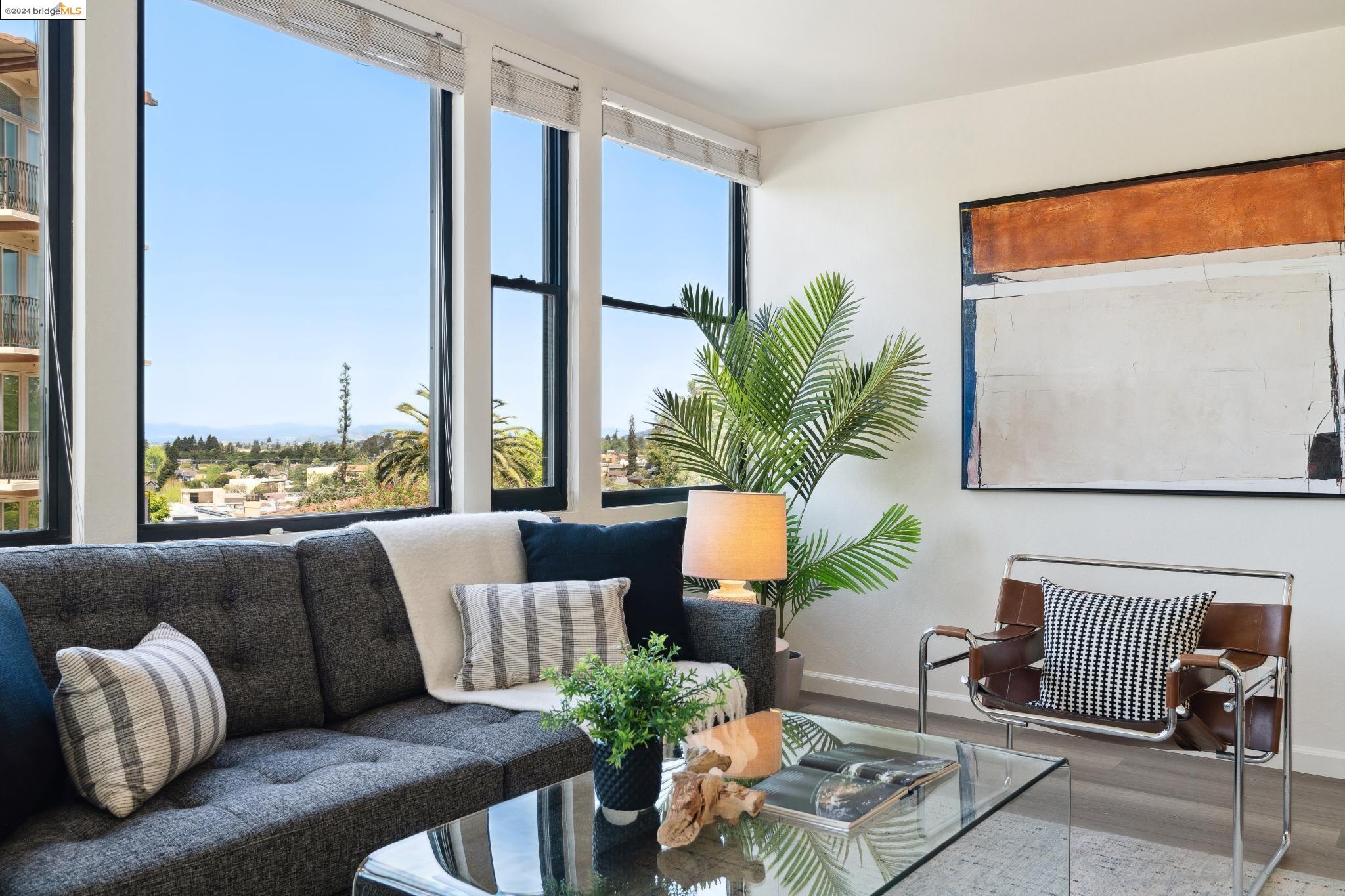 Detail Gallery Image 5 of 29 For 5400 Broadway Ter #101,  Oakland,  CA 94618 - 2 Beds | 2 Baths