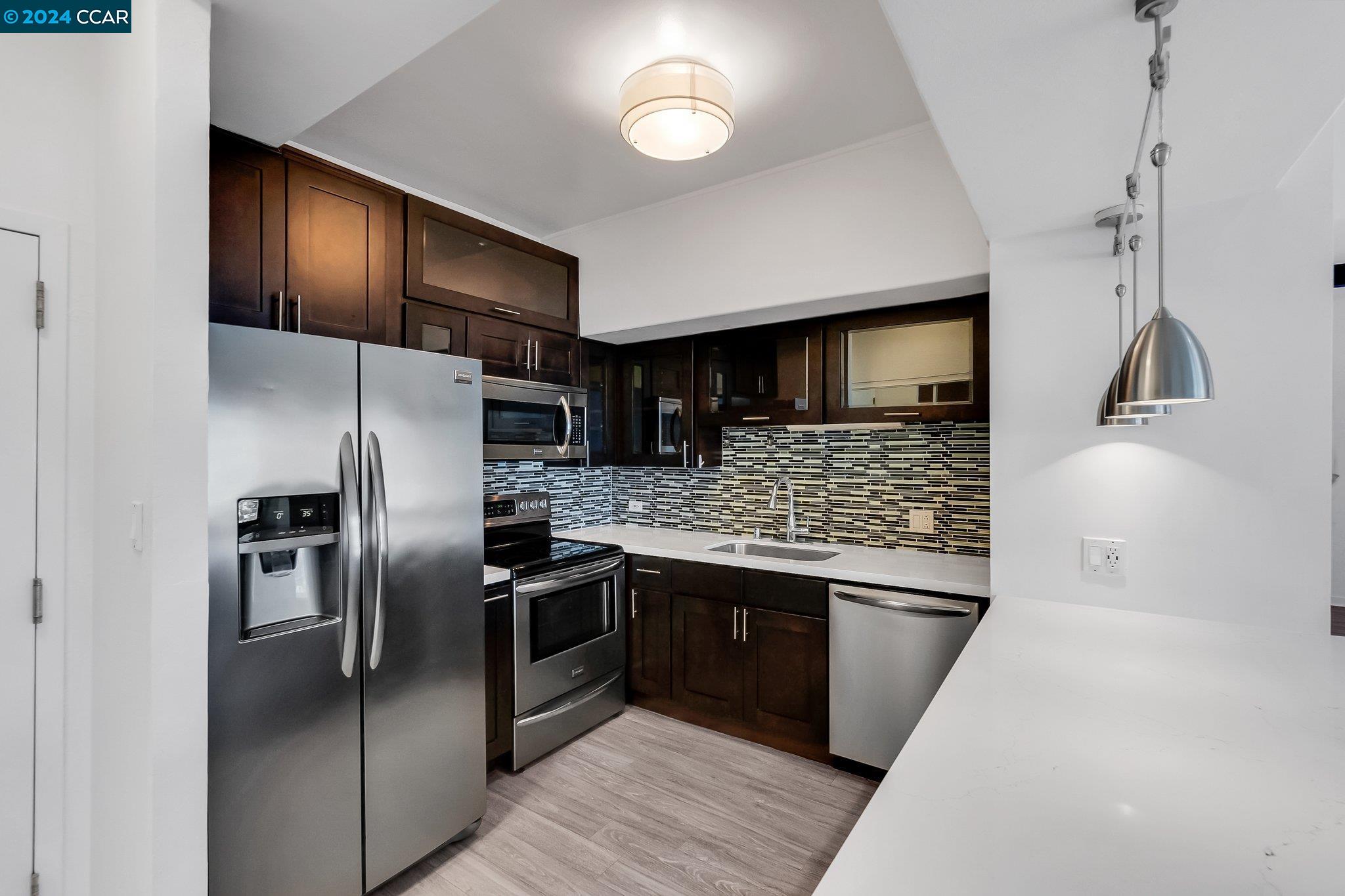 Detail Gallery Image 5 of 26 For 6363 Christie Ave #1425,  Emeryville,  CA 94608 - 1 Beds | 1 Baths