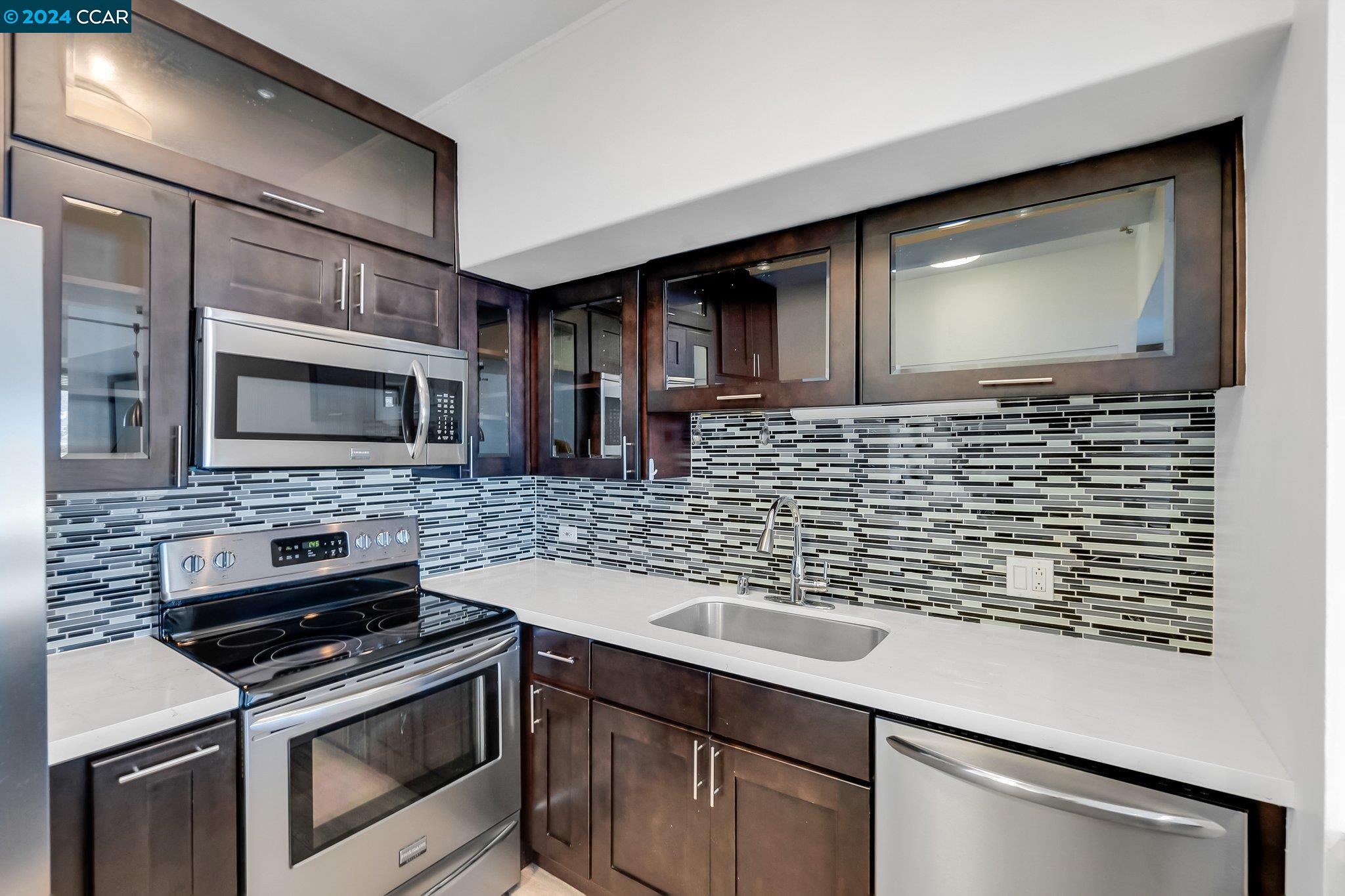Detail Gallery Image 6 of 26 For 6363 Christie Ave #1425,  Emeryville,  CA 94608 - 1 Beds | 1 Baths