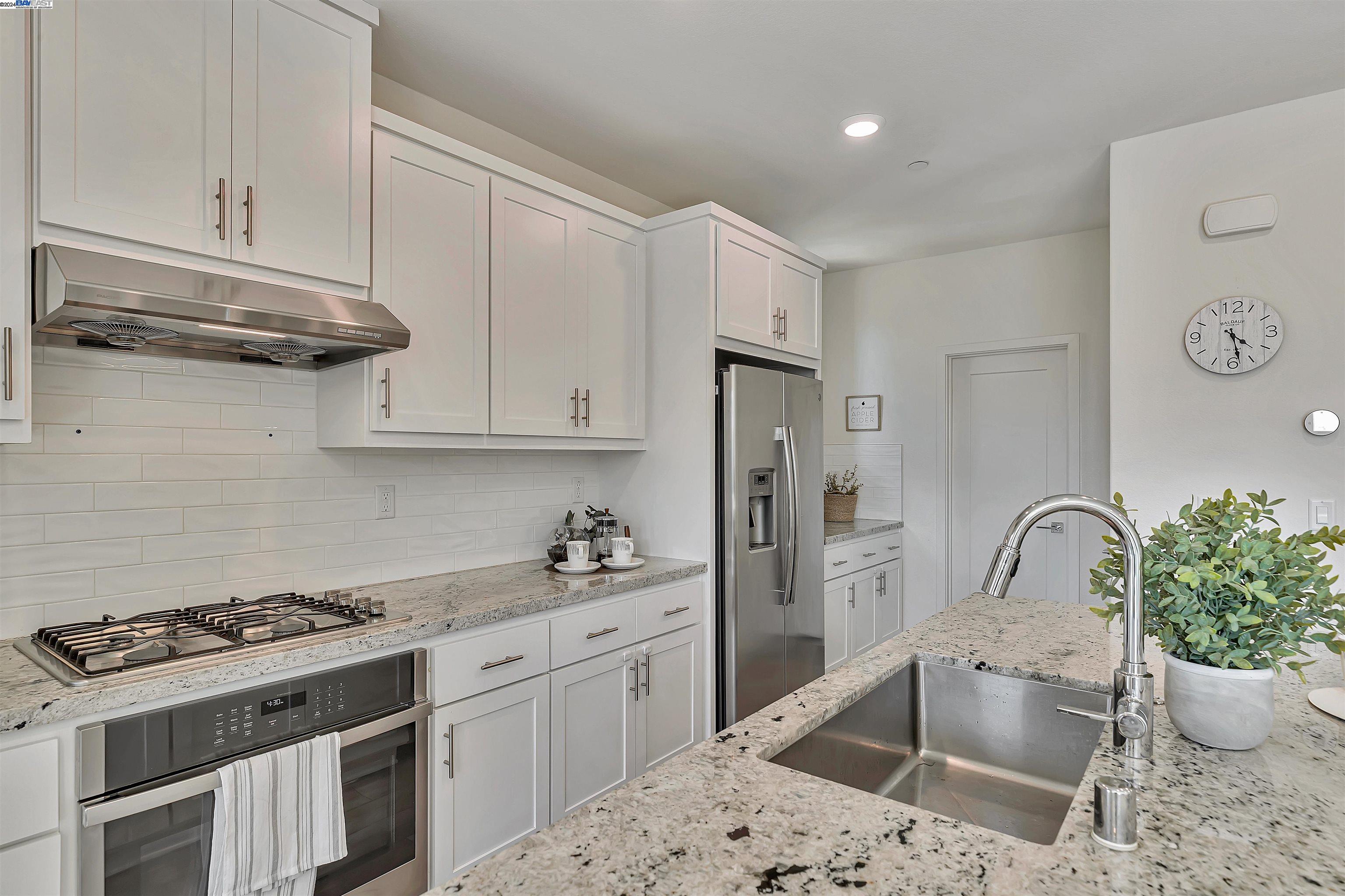Detail Gallery Image 10 of 47 For 5821 Midnight Pl #G,  Dublin,  CA 94568 - 3 Beds | 2/1 Baths