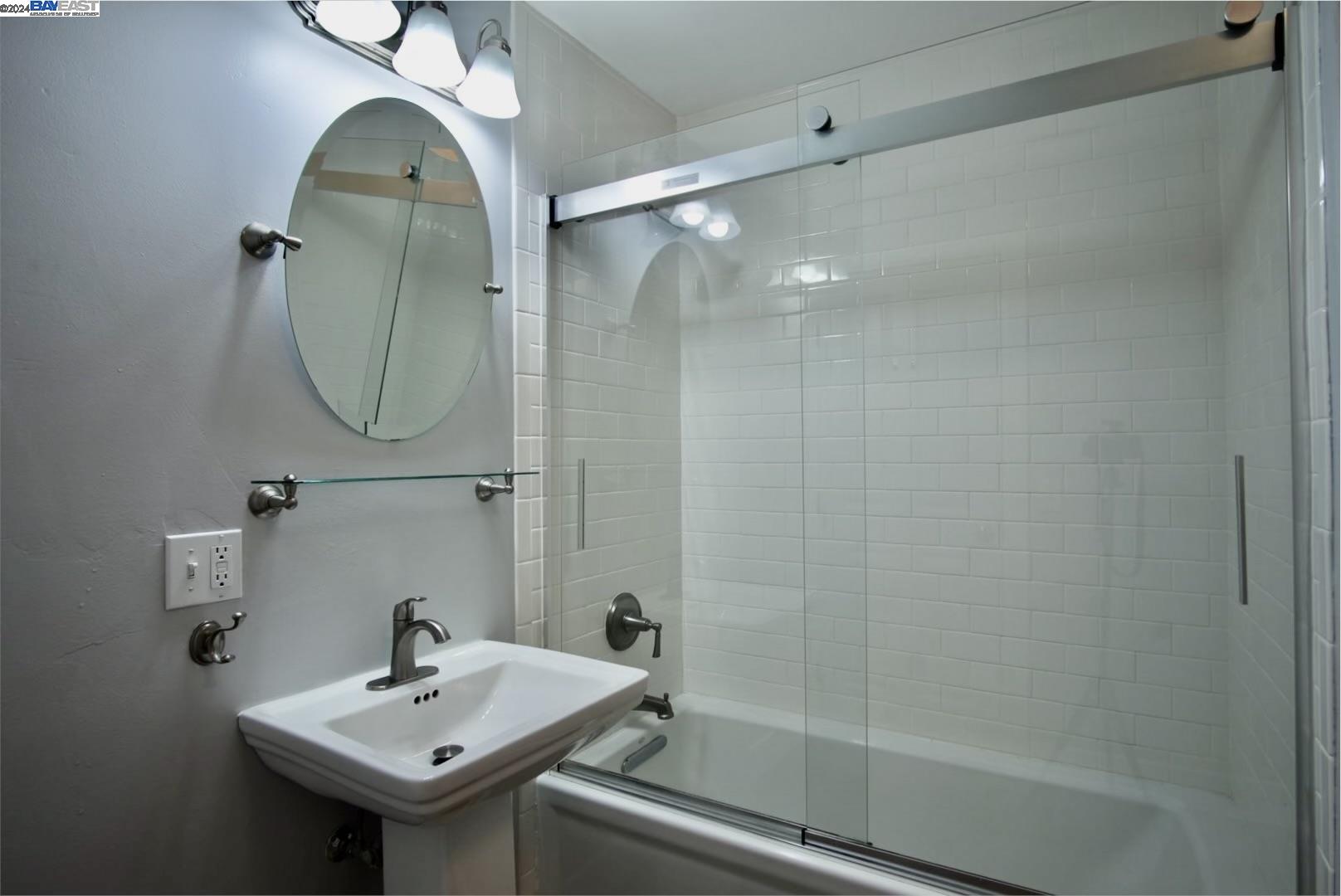 Detail Gallery Image 12 of 19 For 2933 Mcclure St #8,  Oakland,  CA 94609 - 1 Beds | 1 Baths