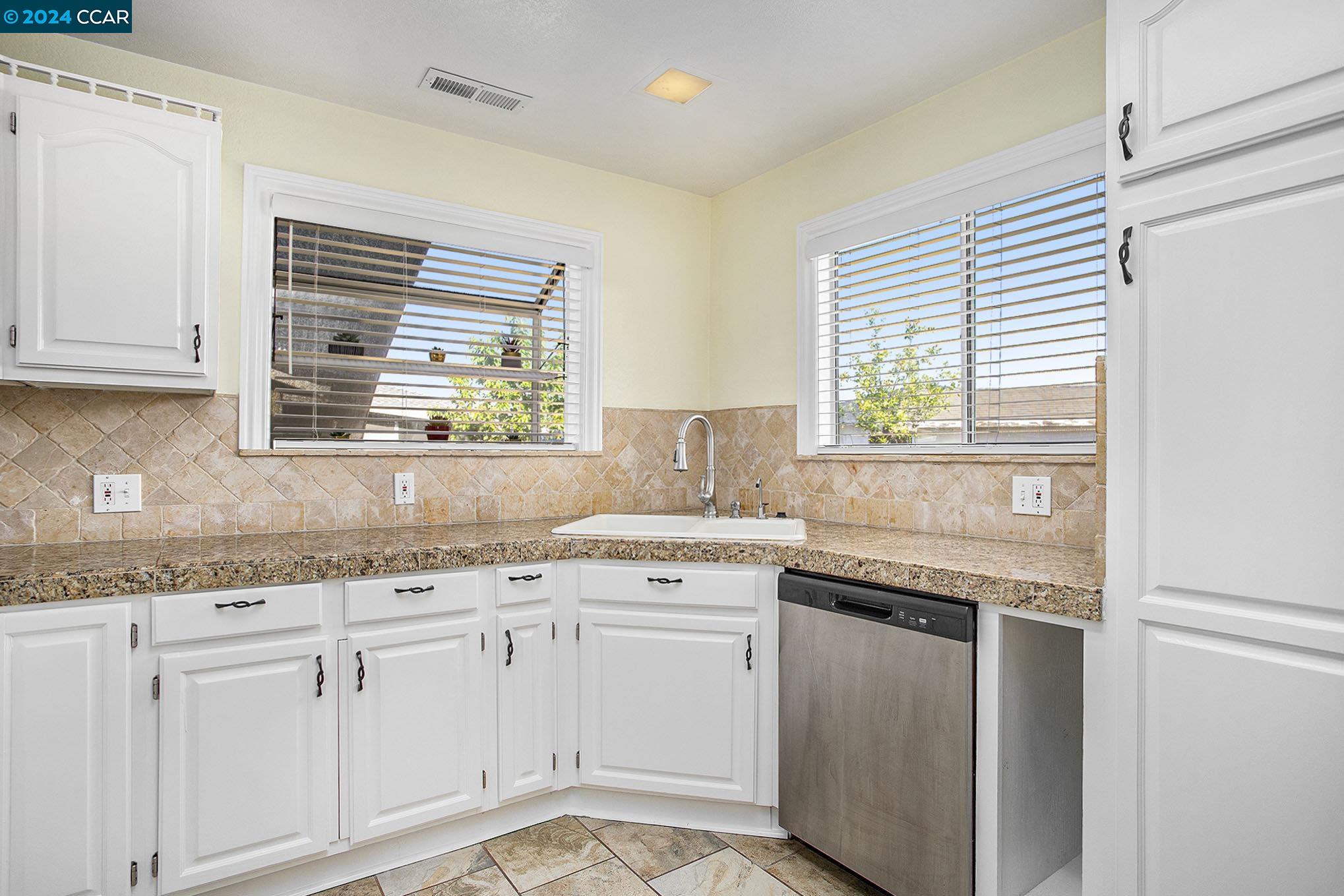Detail Gallery Image 7 of 14 For 1559 Sandy Way, Antioch,  CA 94509 - 3 Beds | 1 Baths