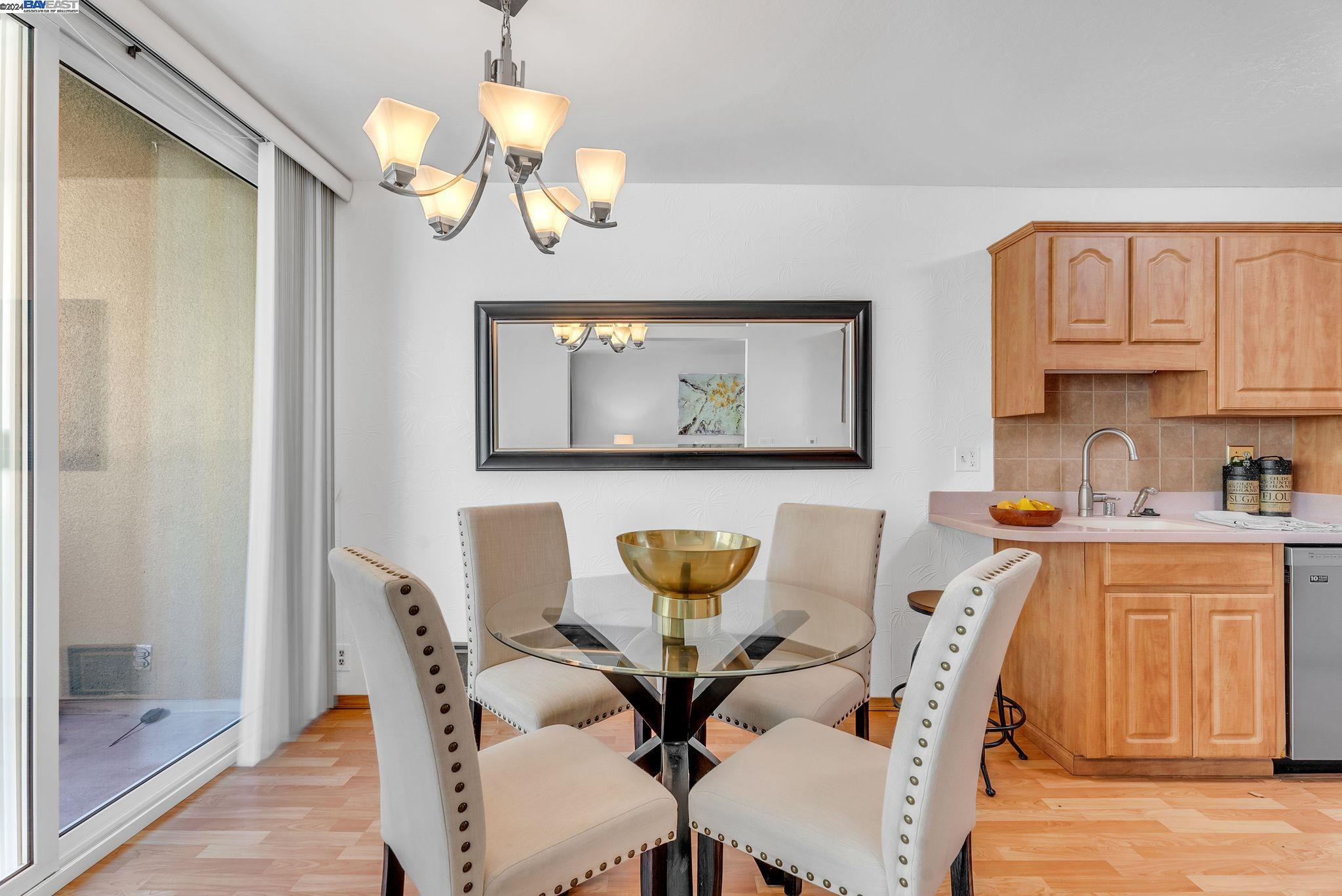 Detail Gallery Image 5 of 22 For 398 Adams St #204,  Oakland,  CA 94610 - 1 Beds | 1 Baths