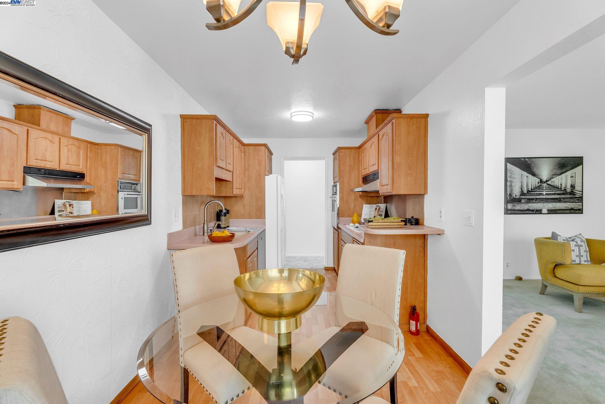 Detail Gallery Image 7 of 22 For 398 Adams St #204,  Oakland,  CA 94610 - 1 Beds | 1 Baths